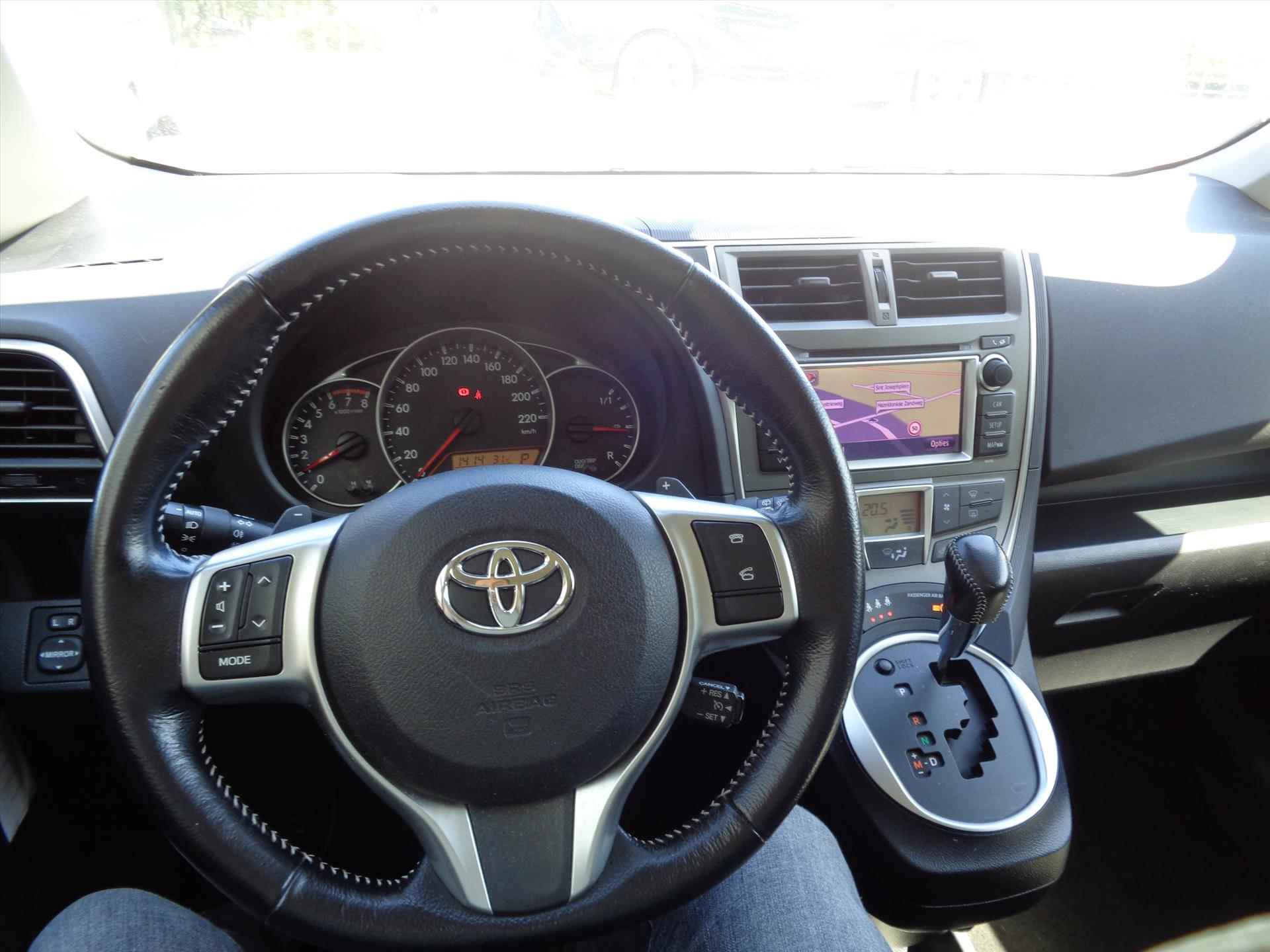 TOYOTA Verso-S 1.3 VVT-I MULTIDRIVE CVT Dynamic | TREKHAAK | PANORAMADAK | NAVIGATIE - 12/20