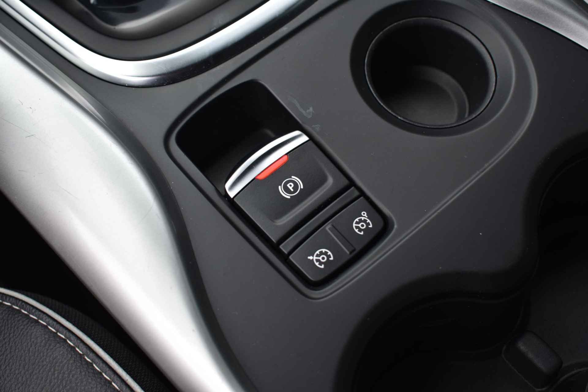 Renault Kadjar 1.2 TCe Bose 130pk | Automaat | Navigatie | Parkeersensoren | Achteruitrijcamera | LED Koplampen | LMV 19'' - 26/38
