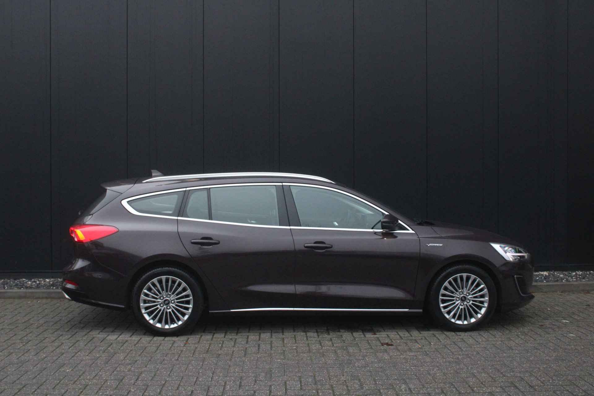 Ford Focus Wagon 1.5 150pk Vignale Automaat | Dealer o.h. | LED | Dodehoek detectie | Camera | Trekhaak | Head-up | B&O Audio | Winter-pack - 2/39