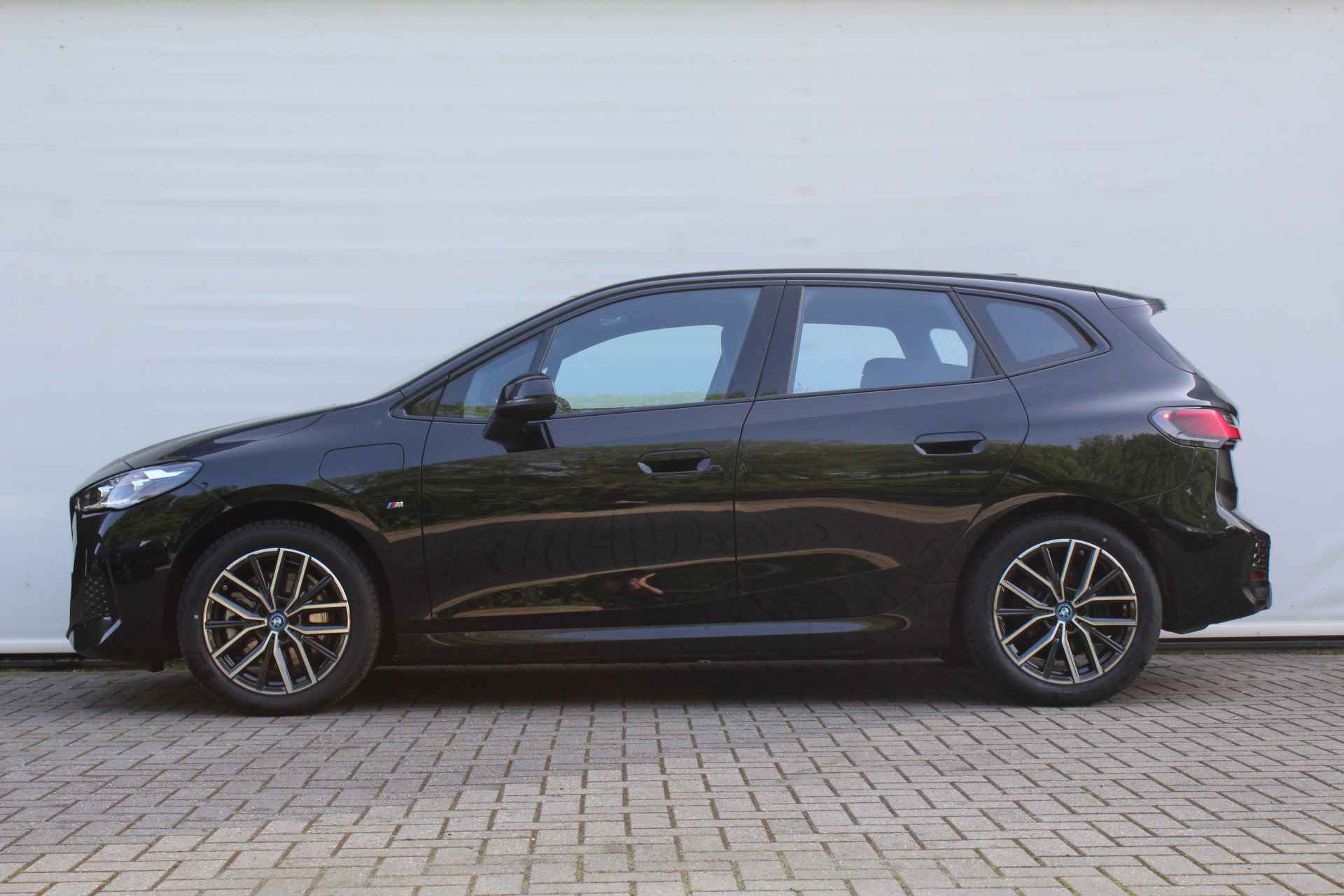 BMW 2 Serie Active Tourer 230e xDrive High Executive M Sport Automaat / Sportstoelen / Adaptieve LED / Parking Assistant Plus / M Adaptief onderstel / Comfort Access / Head-Up - 5/26