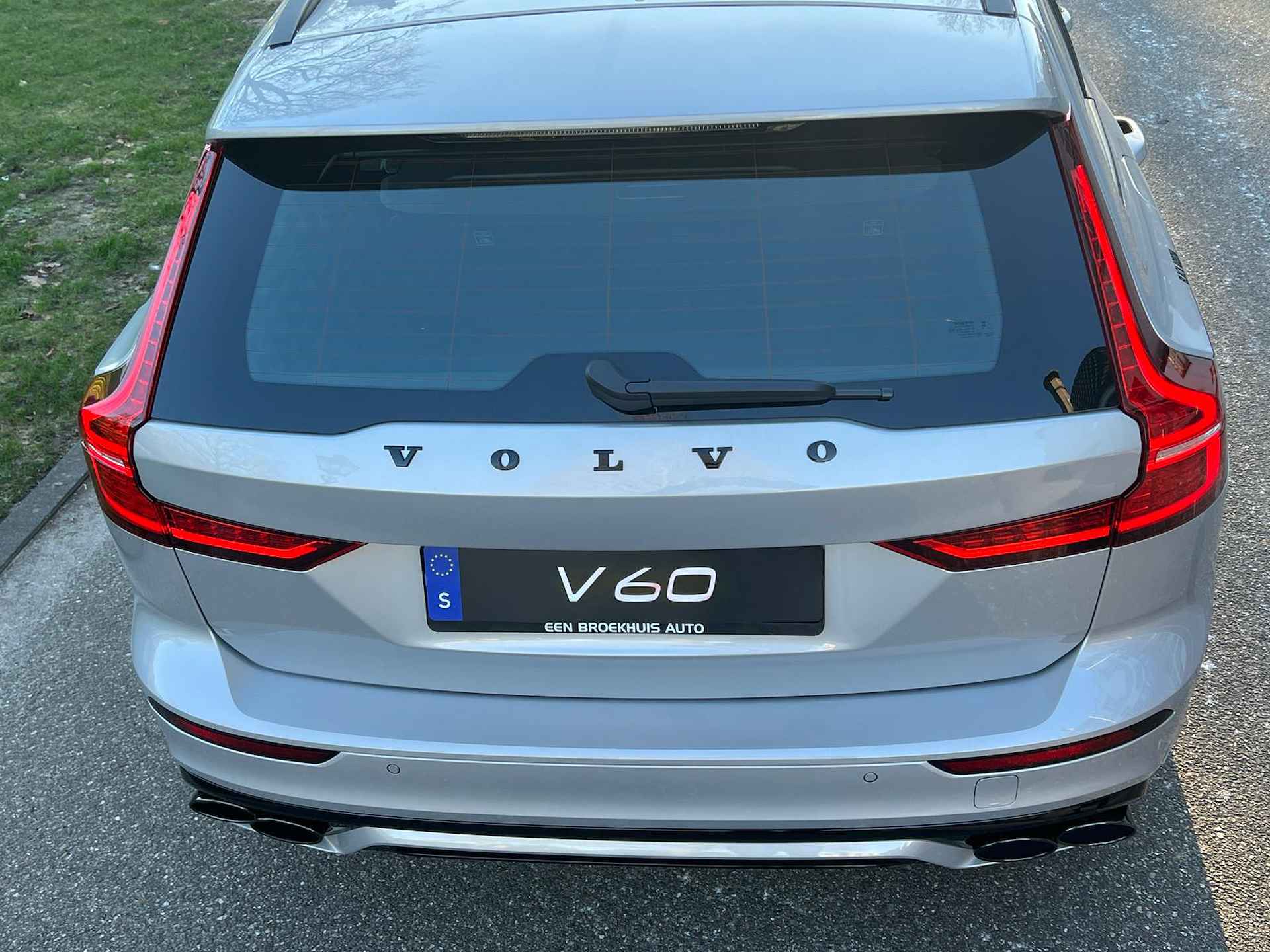 Volvo V60 B3 BLACK ARROW EDITION *UIT VOORRAAD LEVERBAAR* FISCALE WAARDE € 50.176,- - 61/63