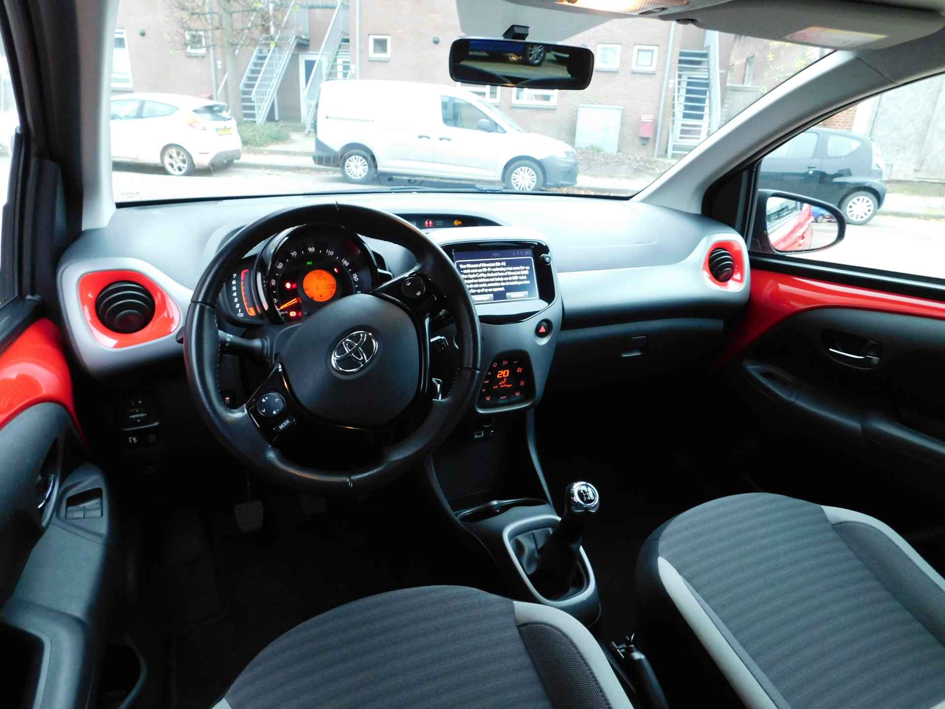 Toyota Aygo 1.0 VVT-i x-cite | Open Dak | Apple Carplay Android Auto| - 2/42