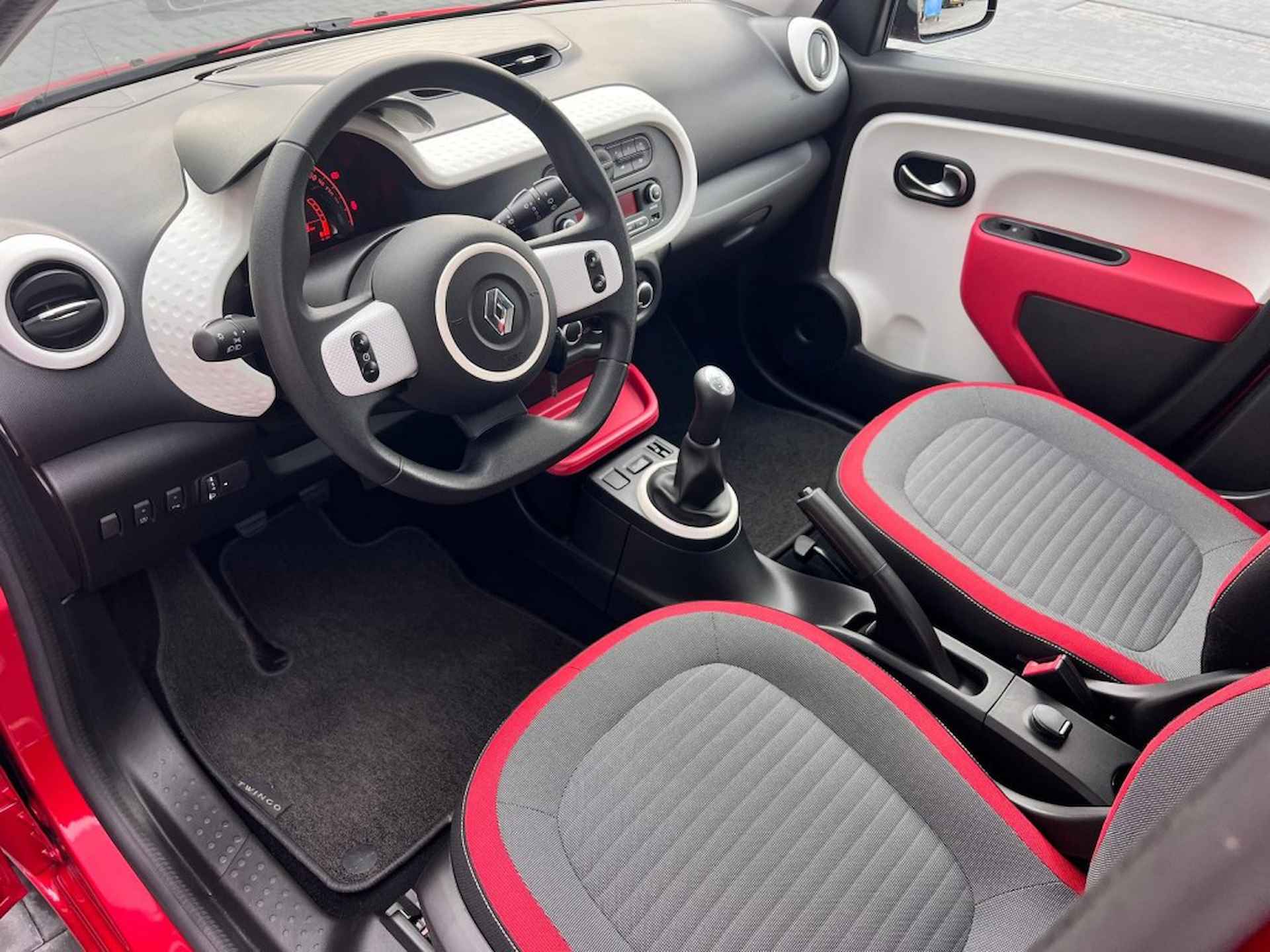 RENAULT Twingo 1.0 SCe Collection 1e eig. / Cruise, Airco, Bluetooth, Pdc A - 6/16