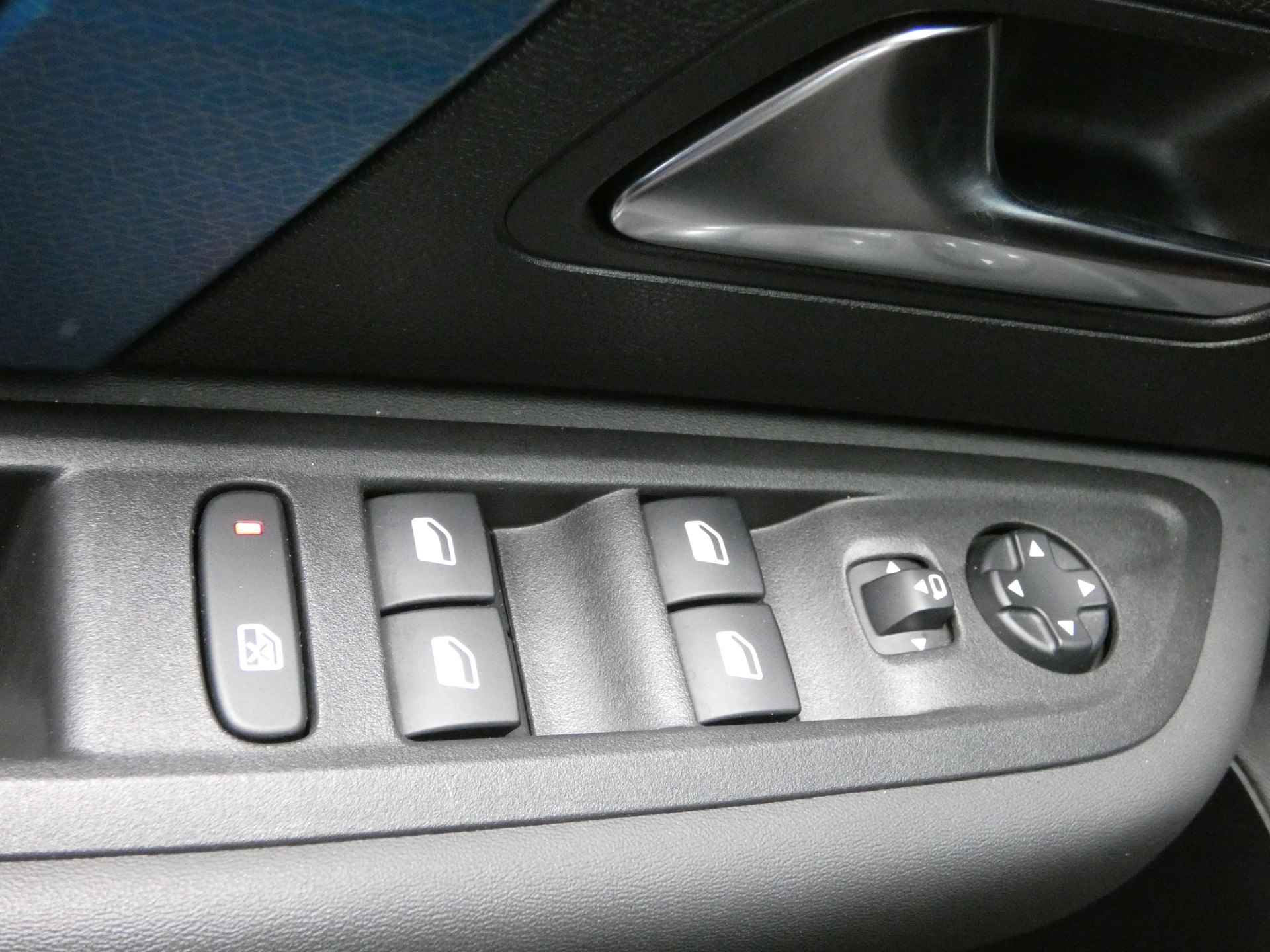 Citroën Ë-C4 Shine 50 kWh Camera |Stoelverwarming | 3-FaseLaden | Navigatie | Parkeercamera - 31/45