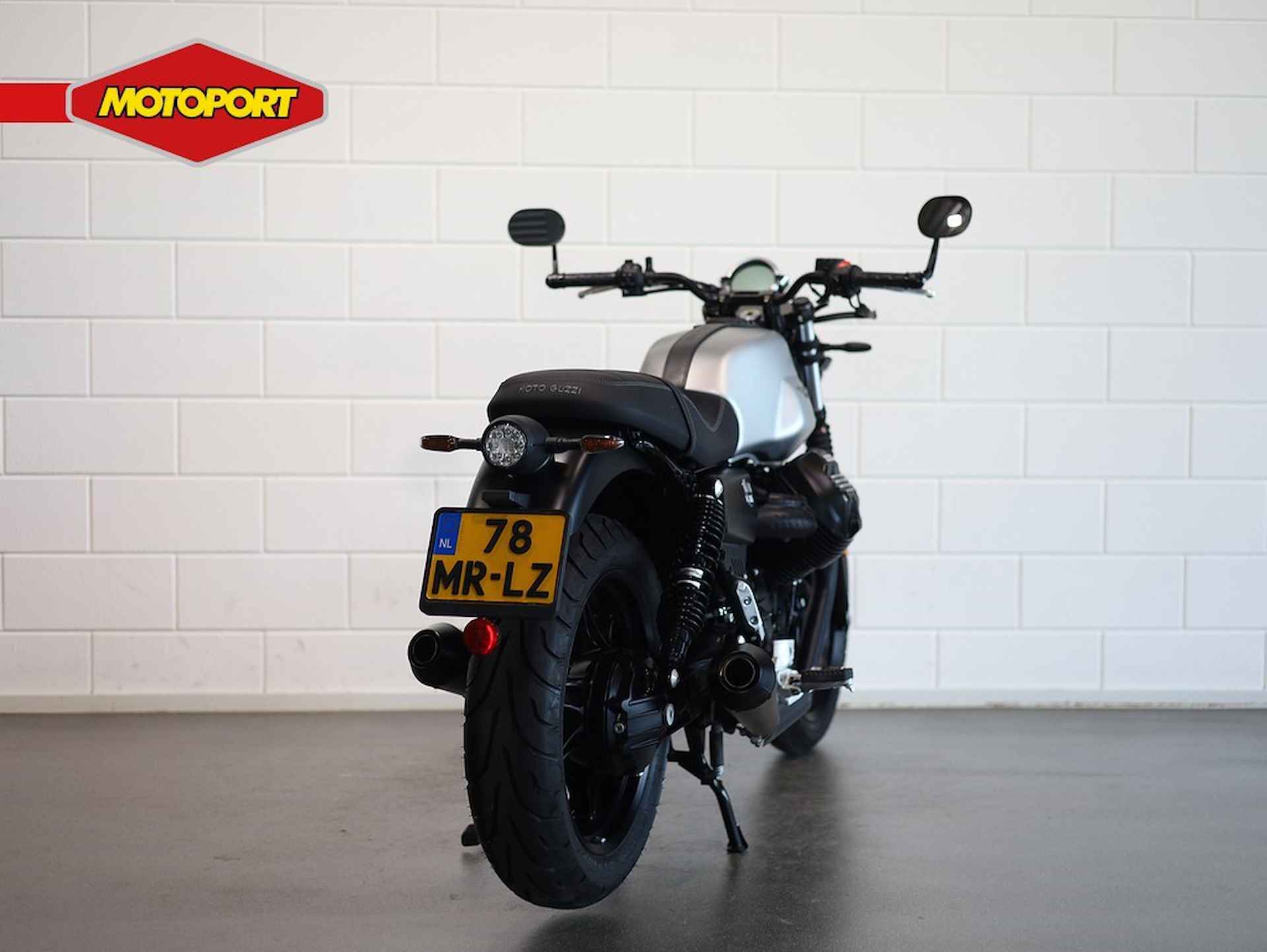 Moto Guzzi V 7 Stone - 10/15