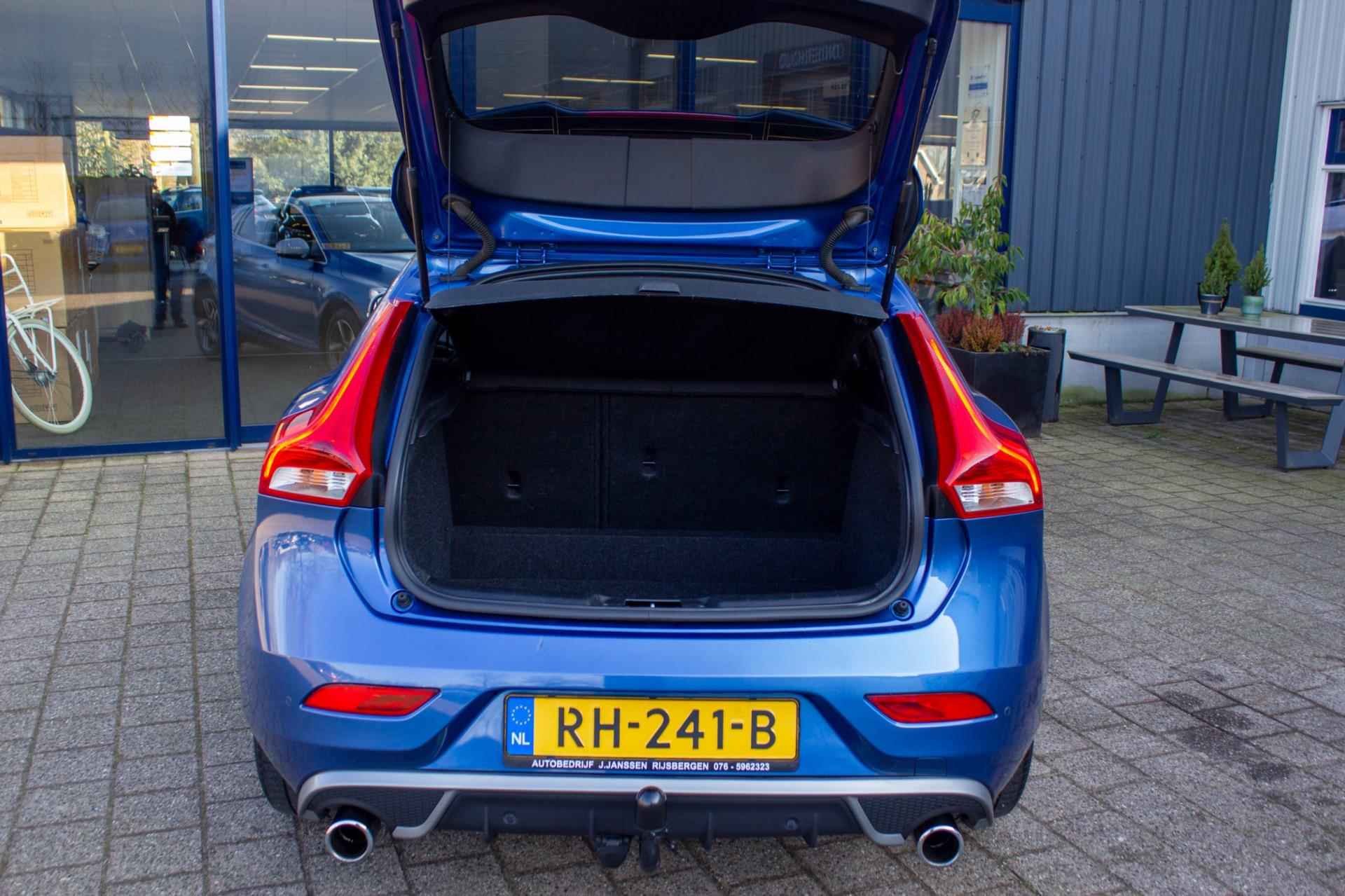 Volvo V40 2.0 D3 Business Sport | Prijs incl. 12 mnd garantie | 16"LMV Navi Camera Bluetooth Stoelverwarming Trekhaak - 13/45