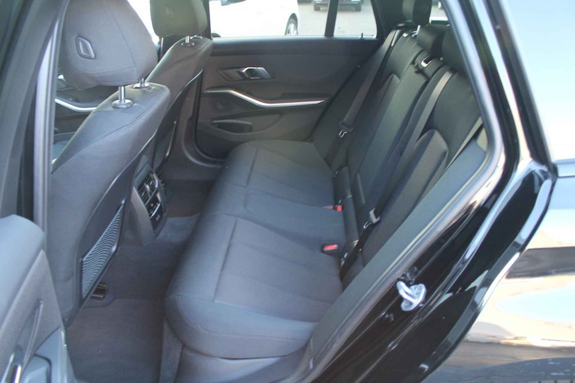 BMW 3-serie Touring 320e - Wide Screen - Elektrische stoelen + Memory - 8/51