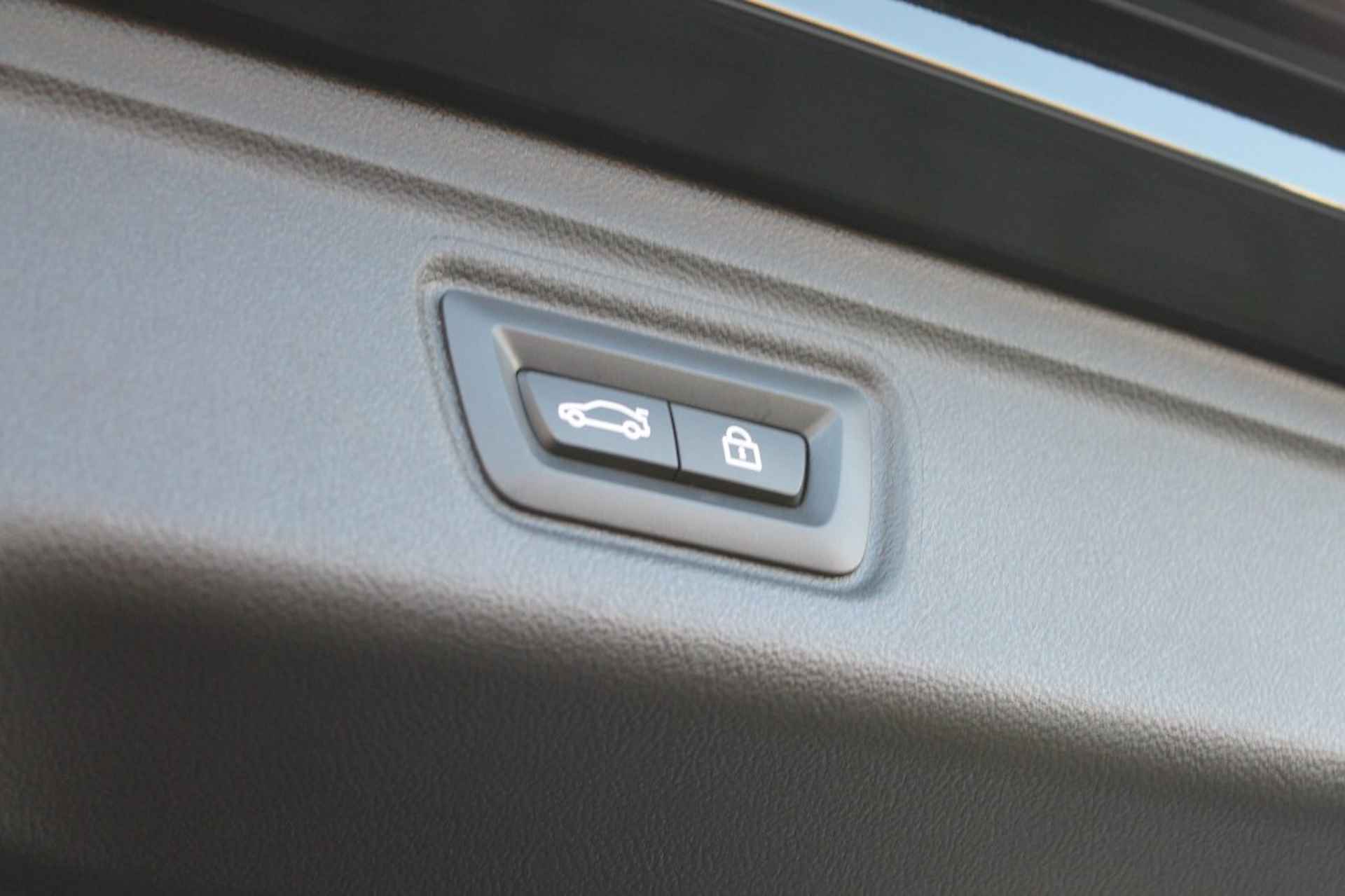 BMW 3-serie Touring 320e - Wide Screen - Elektrische stoelen + Memory - 18/51