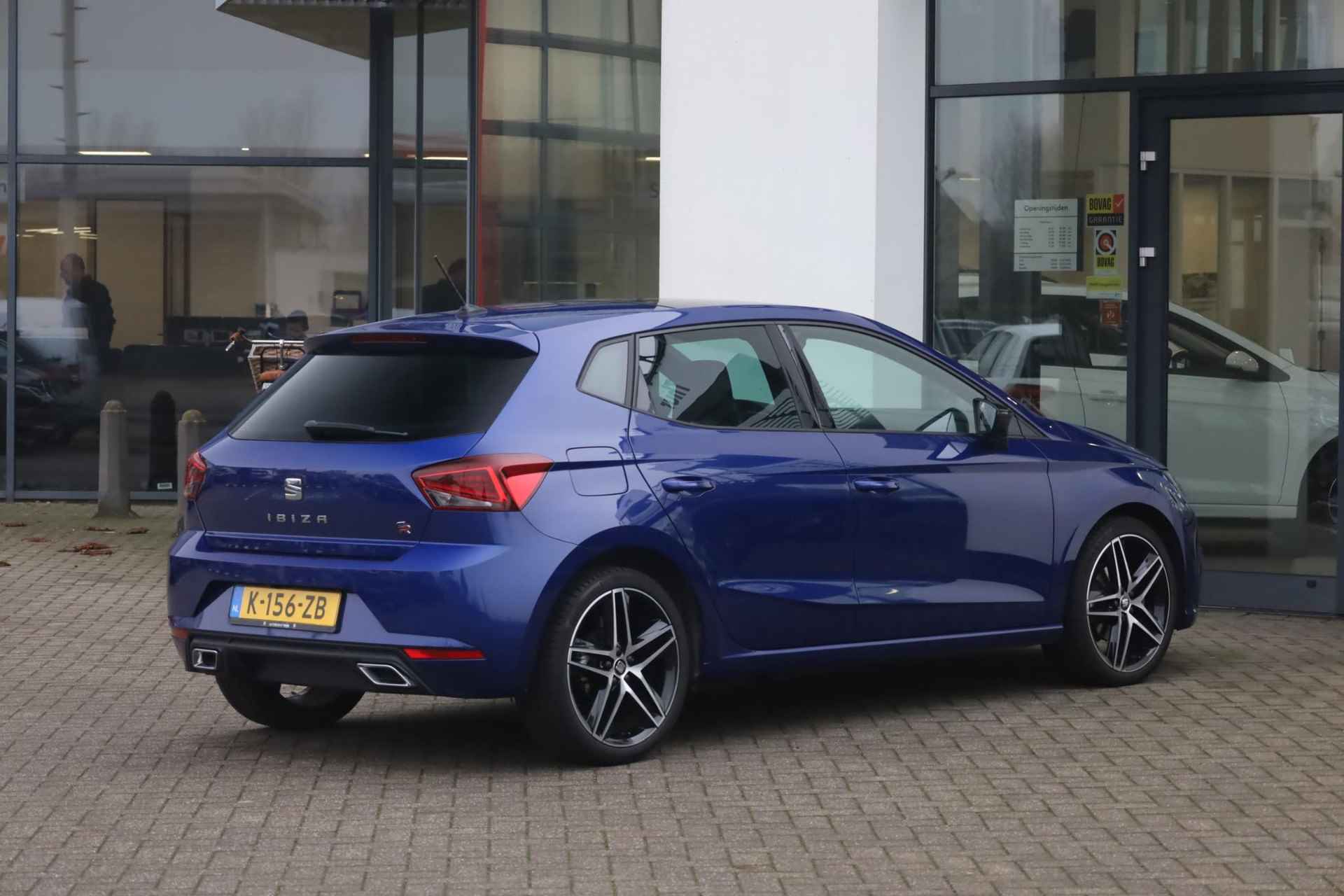 SEAT Ibiza 1.5 TSI FR Business Intense Plus 150PK / 110kW DSG, NL auto nieuw door ons geleverd en onderhouden, 1e eigenaar, panoramadak, 18" 'Performance' LMV, Full LED-verlichting, leder / alcantara stoelbekleding, winterpakket, voorstoelen verwarmbaar, adaptieve cruise control (acc), keyless start & entry, Apple Carplay / Android Auto, navigatie, draadloos telefoon lader, elektrisch verstel-, verwarm- en inklapbare buitenspiegels, privacy glas, volledig digitaal instrumentenpaneel (digital cockpit) - 2/45