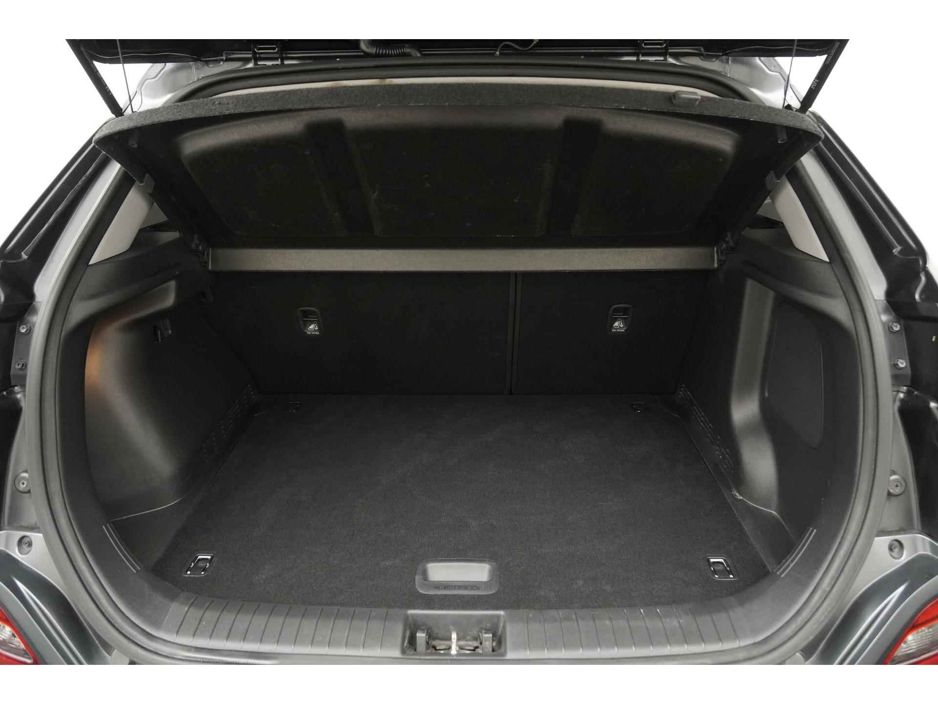 Hyundai KONA EV 39 kWh | na subsidie 17395 | Navigatie | Stoelverwarming | Zondag Open! - 24/45