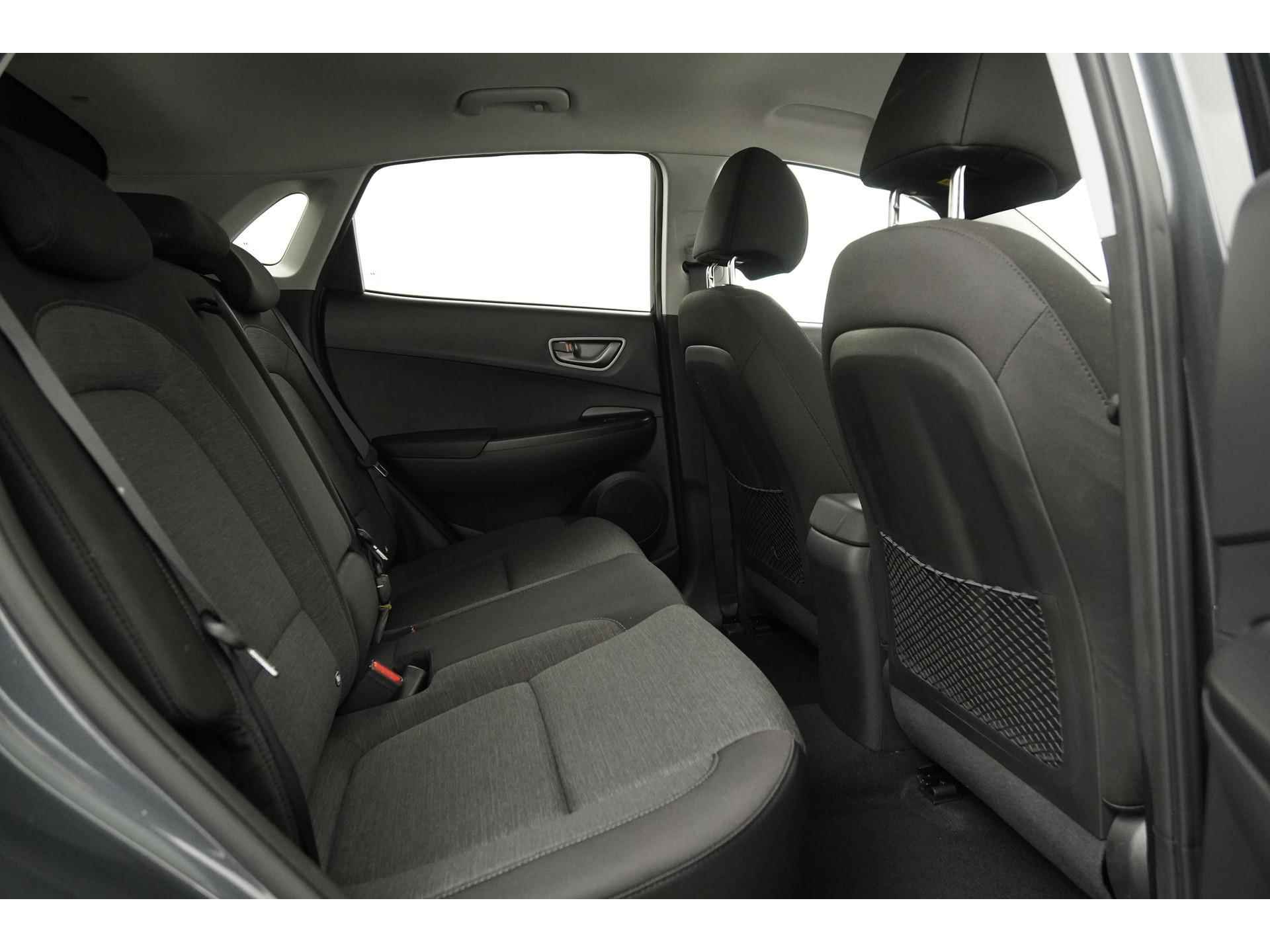 Hyundai KONA EV 39 kWh | na subsidie 17395 | Navigatie | Stoelverwarming | Zondag Open! - 26/45