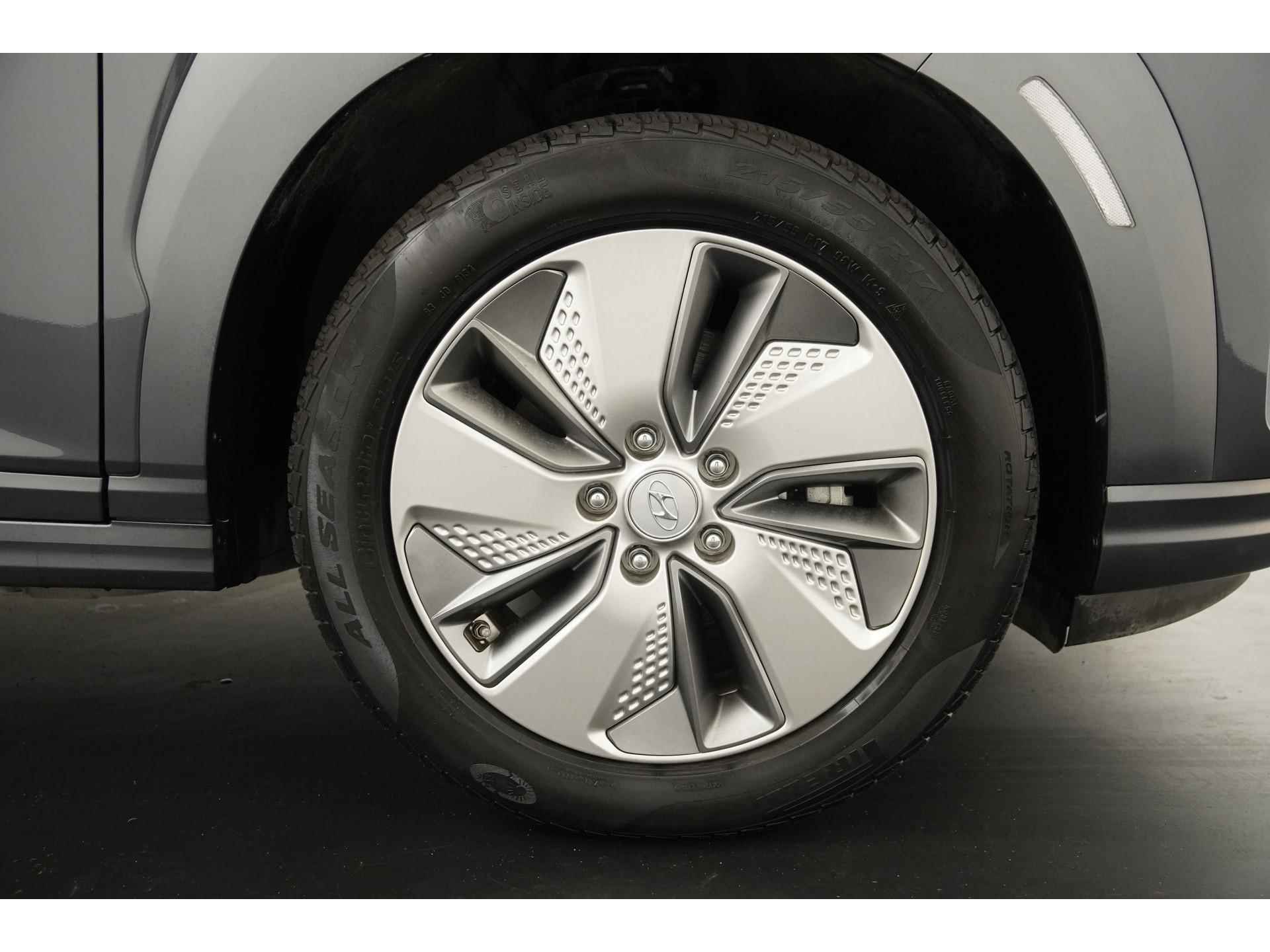 Hyundai KONA EV 39 kWh | na subsidie 17395 | Navigatie | Stoelverwarming | Zondag Open! - 31/45