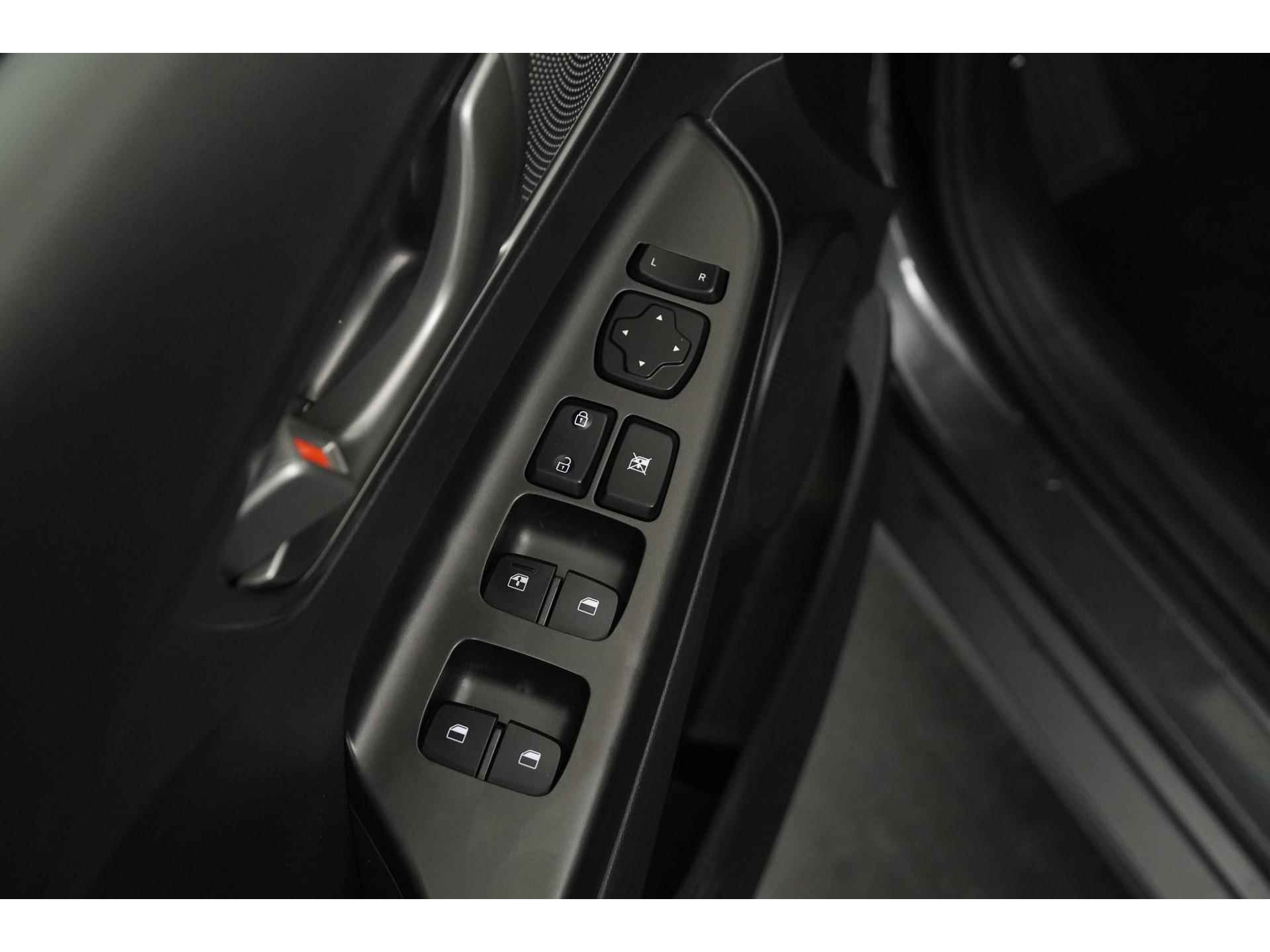Hyundai KONA EV 39 kWh | na subsidie 17395 | Navigatie | Stoelverwarming | Zondag Open! - 35/45