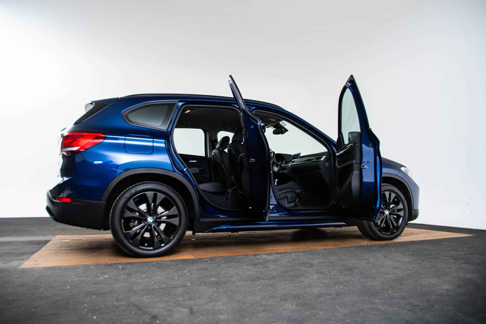 BMW X1 xDrive25e High Executive Sport Line - Trekhaak - Park Assistant - Elektrische Achterklep - Cruise control - Elektrisch verwarmbare voorstoelen - Hifi - Automatisch dimmende binnen/buitenspiegel - LED koplampen - - 9/65