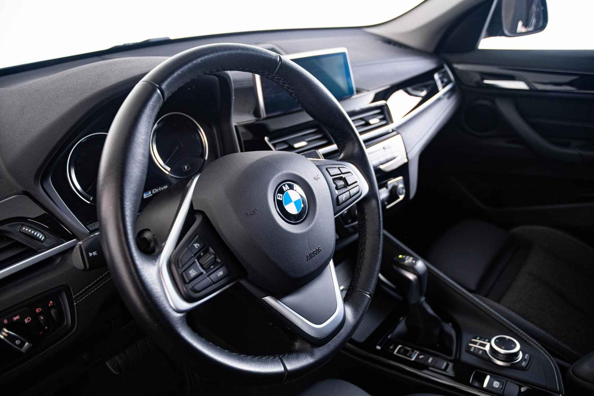 BMW X1 xDrive25e High Executive Sport Line - Trekhaak - Park Assistant - Elektrische Achterklep - Cruise control - Elektrisch verwarmbare voorstoelen - Hifi - Automatisch dimmende binnen/buitenspiegel - LED koplampen - - 28/65