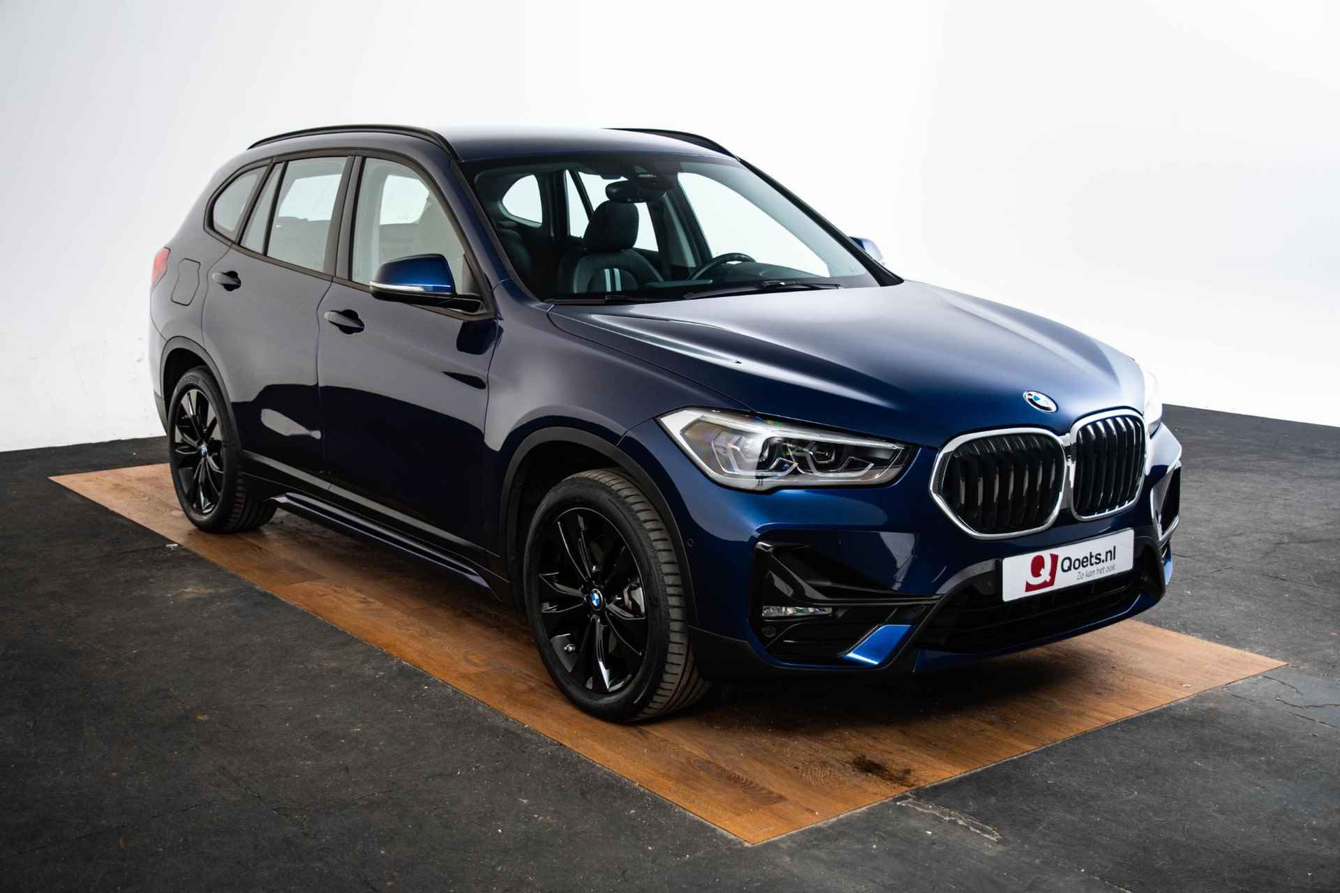 BMW X1 xDrive25e High Executive Sport Line - Trekhaak - Park Assistant - Elektrische Achterklep - Cruise control - Elektrisch verwarmbare voorstoelen - Hifi - Automatisch dimmende binnen/buitenspiegel - LED koplampen - - 63/65