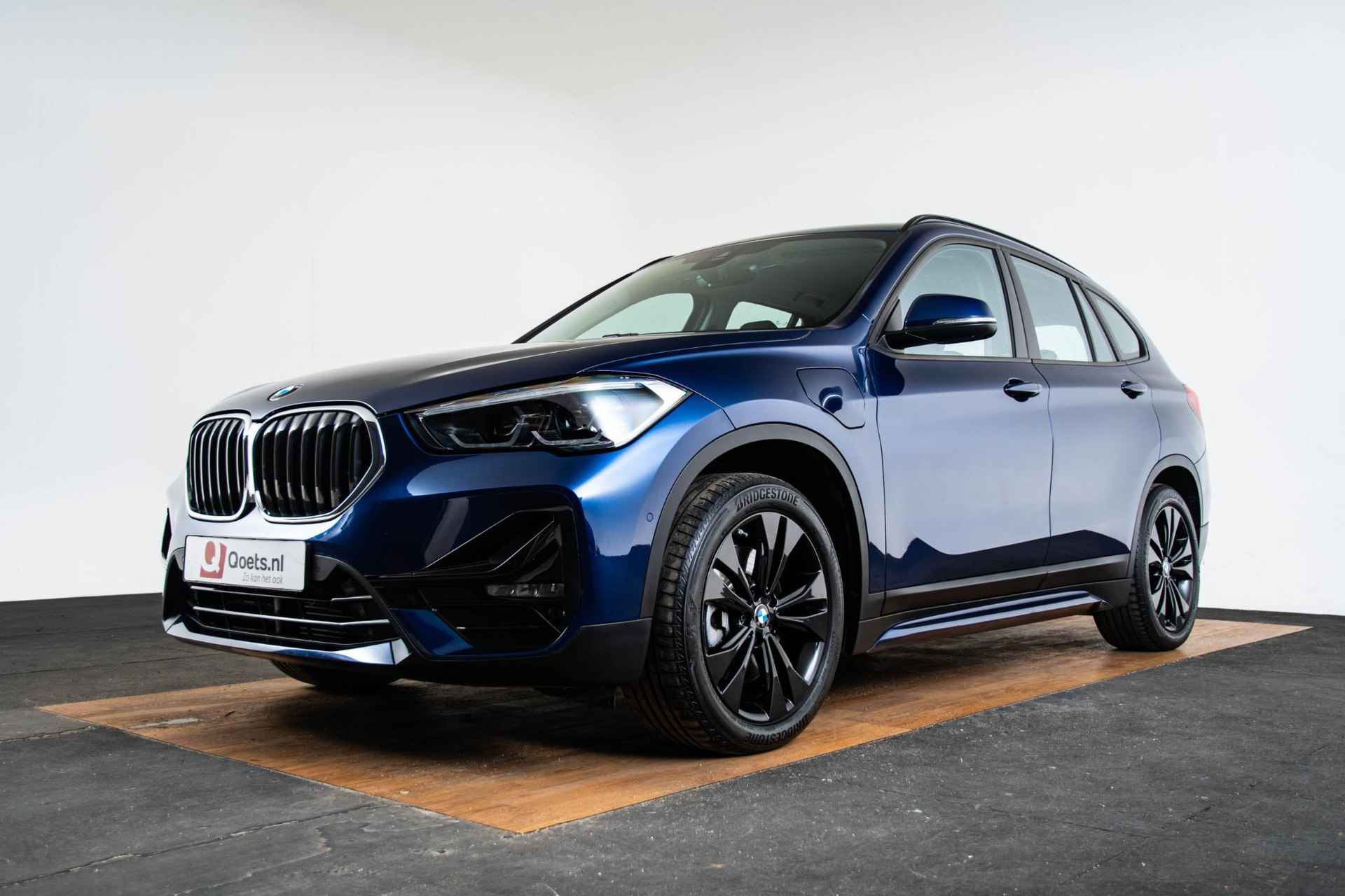 BMW X1 xDrive25e High Executive Sport Line - Trekhaak - Park Assistant - Elektrische Achterklep - Cruise control - Elektrisch verwarmbare voorstoelen - Hifi - Automatisch dimmende binnen/buitenspiegel - LED koplampen - - 64/65