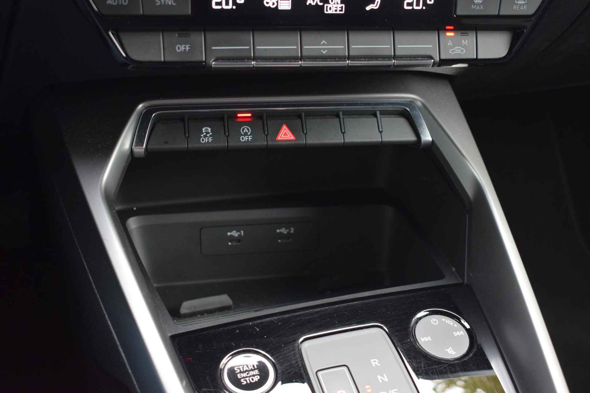 Audi A3 Sportback 30 TFSI Attitude / Draadloze lader / LED / Virtual Cockpit - 21/59