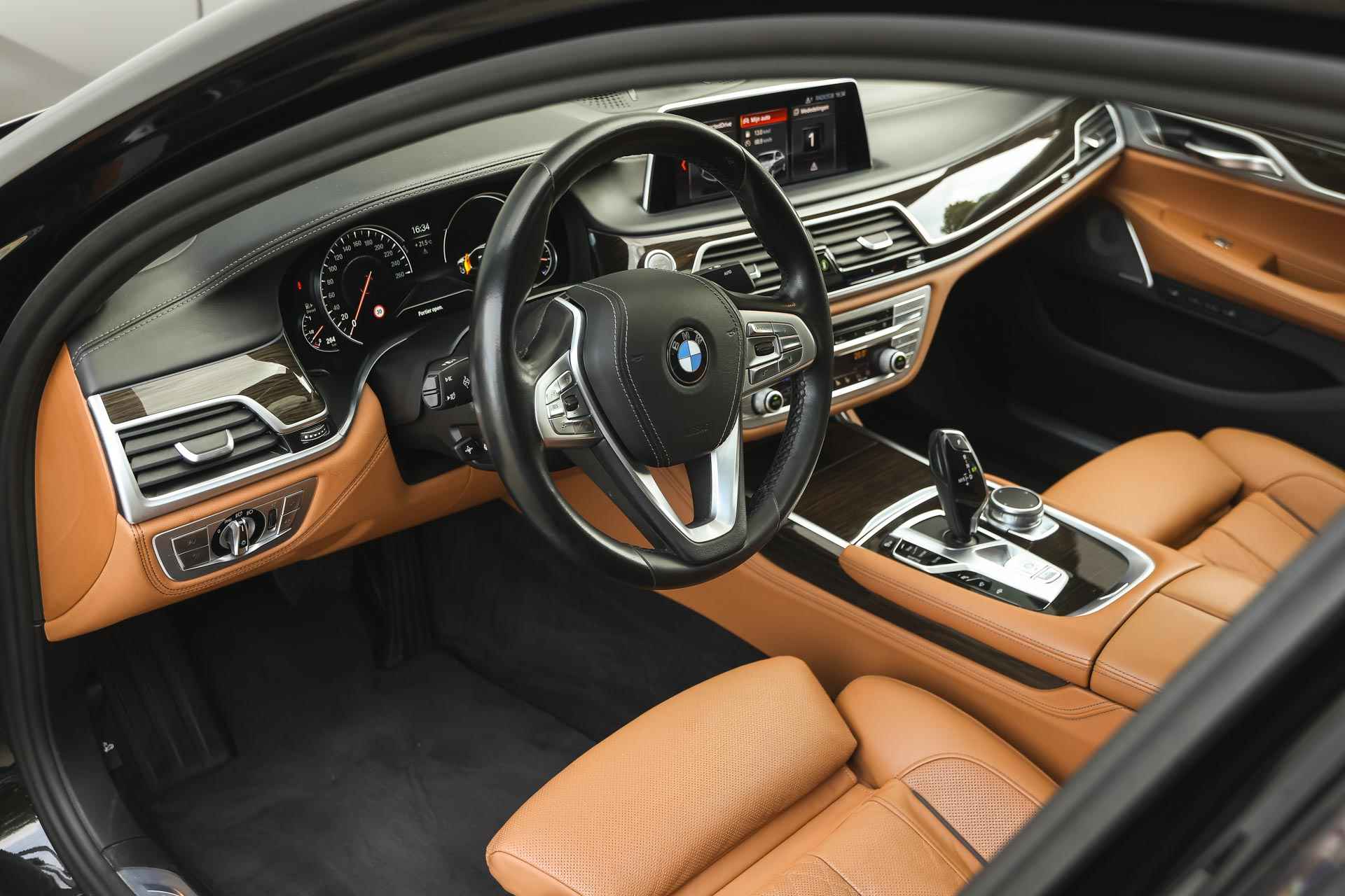 BMW 7 Serie 750Ld xDrive High Executive / Panoramadak Sky Lounge / Active Steering / Stoelventilatie / Massagefunctie / Bowers & Wilkins / Laserlicht / Surround View / Remote Parking - 10/48