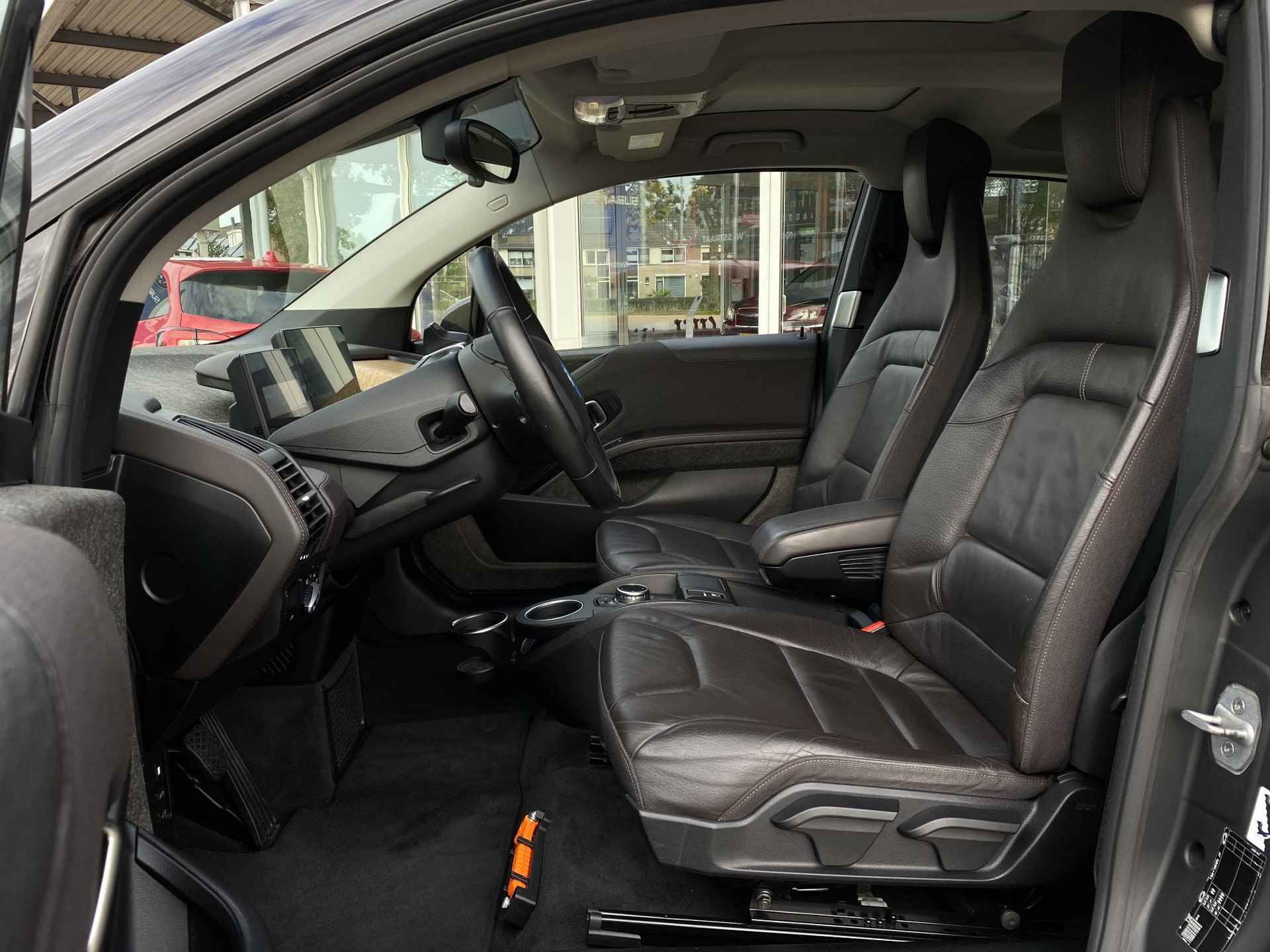 BMW i3 Range Extender Comfort | Adaptieve Cruise control | Navigatie | Achteruitrijcamera | Lederen bekleding | Verwarmde Voorstoelen | Panoramadak | - 2/38