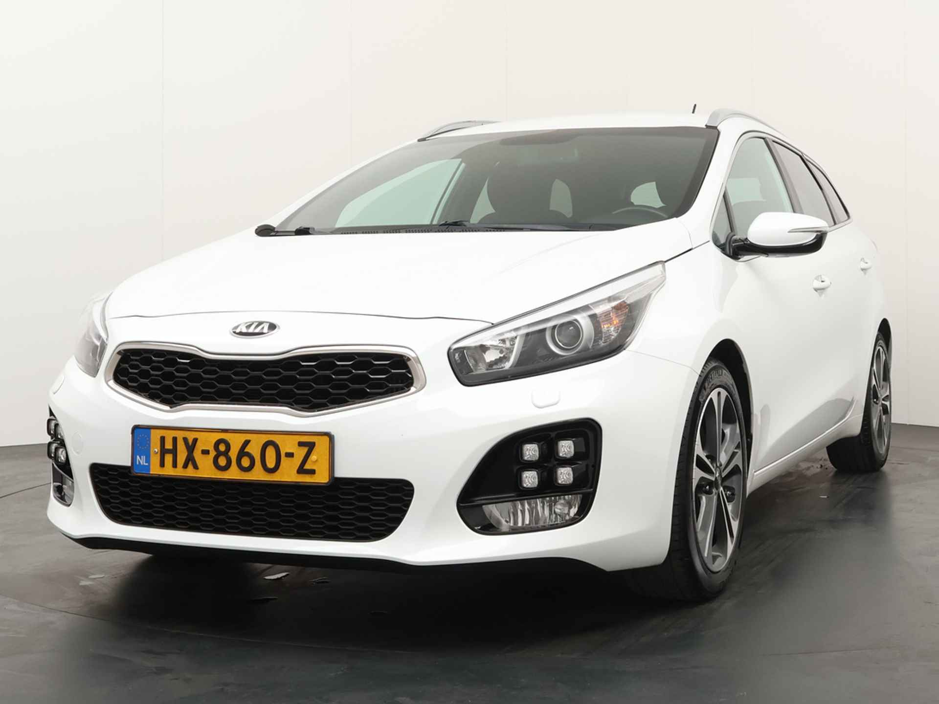 Kia Ceed Sportswagon 1.0 T-GDi GT-Line - Stoel en stuurwiel verwarming - Navigatie - Trekhaak - Xenon verlichting - 12 Maanden Bovag Garantie - 2/44