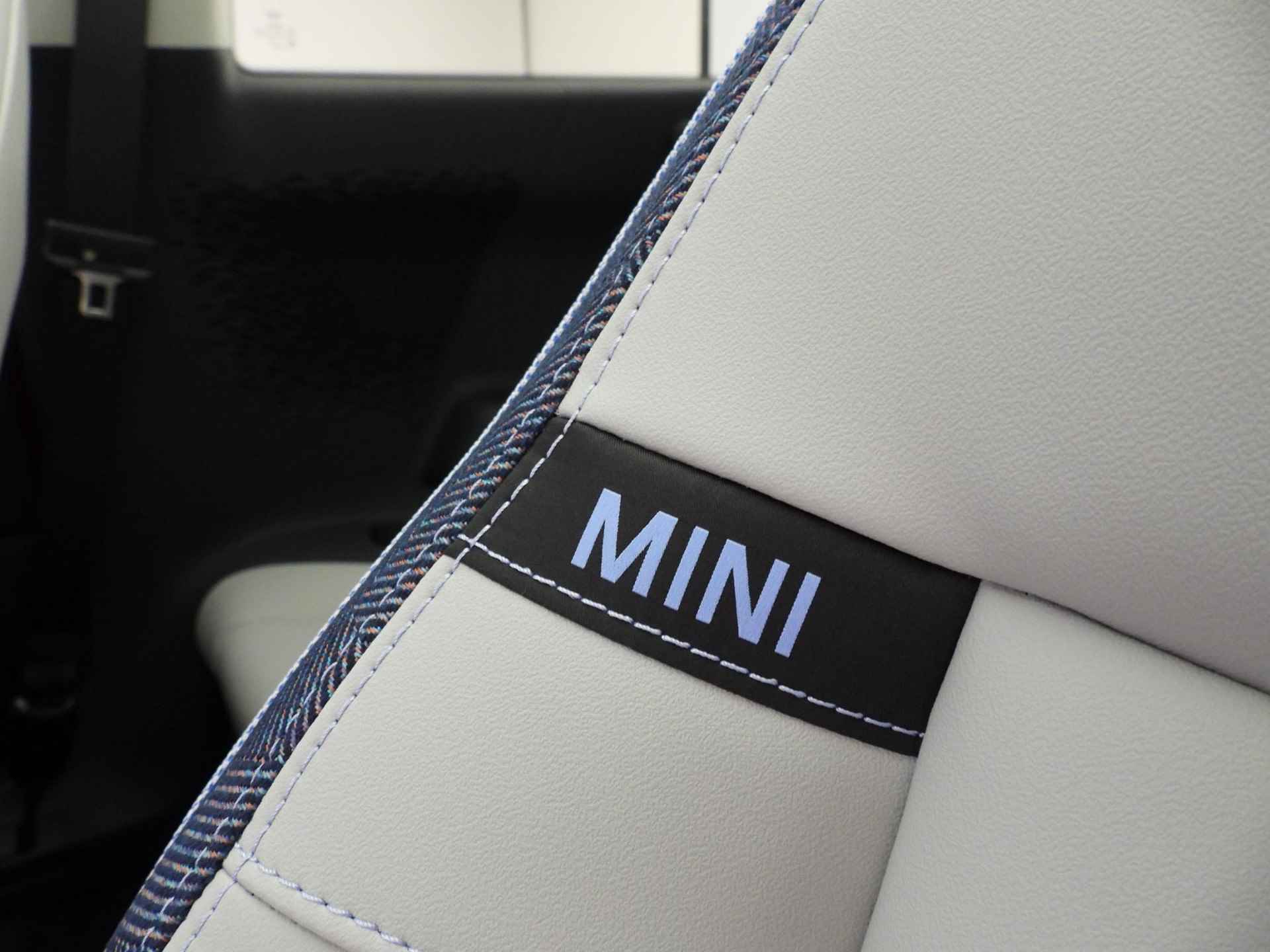 MINI 3-deurs E | Classic Trim + Package L | Maximaal MINI - 30/37