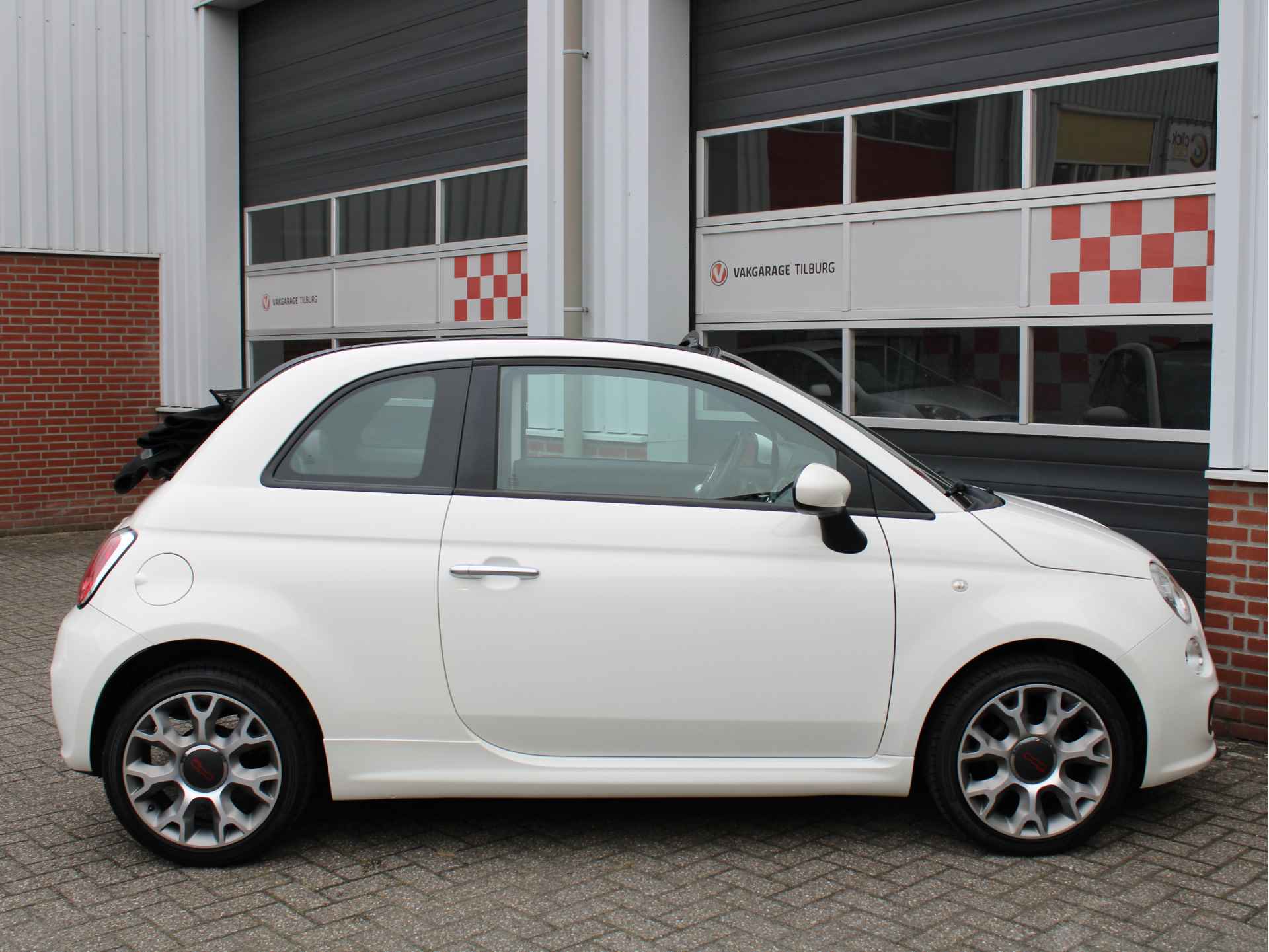 Fiat 500C 1.2 Lounge Sport Airco/Bluetooth/Halfleer/16inchLMV - 45/50