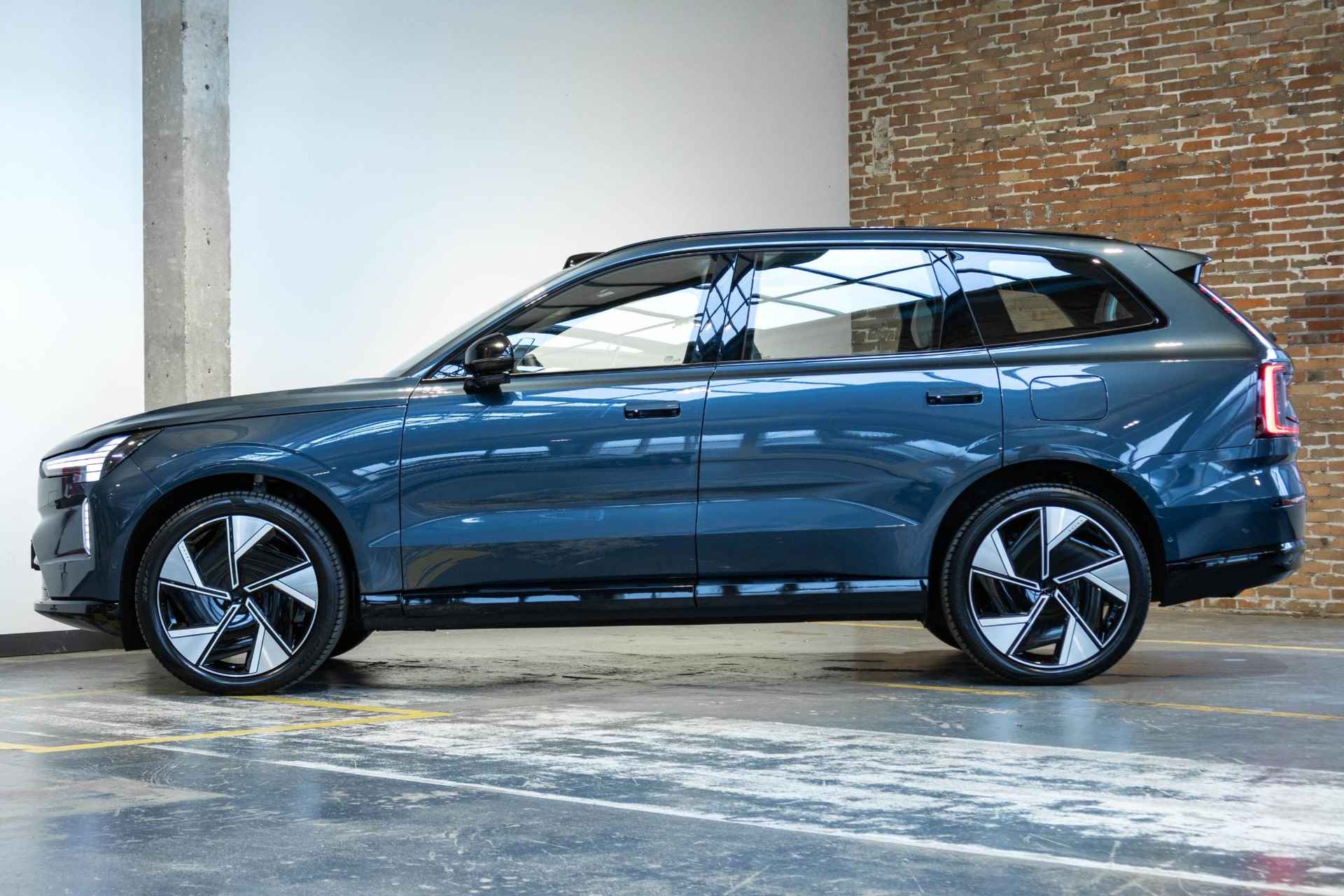 Volvo EX90 Twin Motor Performance Ultra 7p. 111 kWh | Bowers & Wilkins Premium Audio | 22" Lichtmetalen Wielen | Park Pilot Assist | Actieve Luchtvering | Stuurverwarming | - 9/54