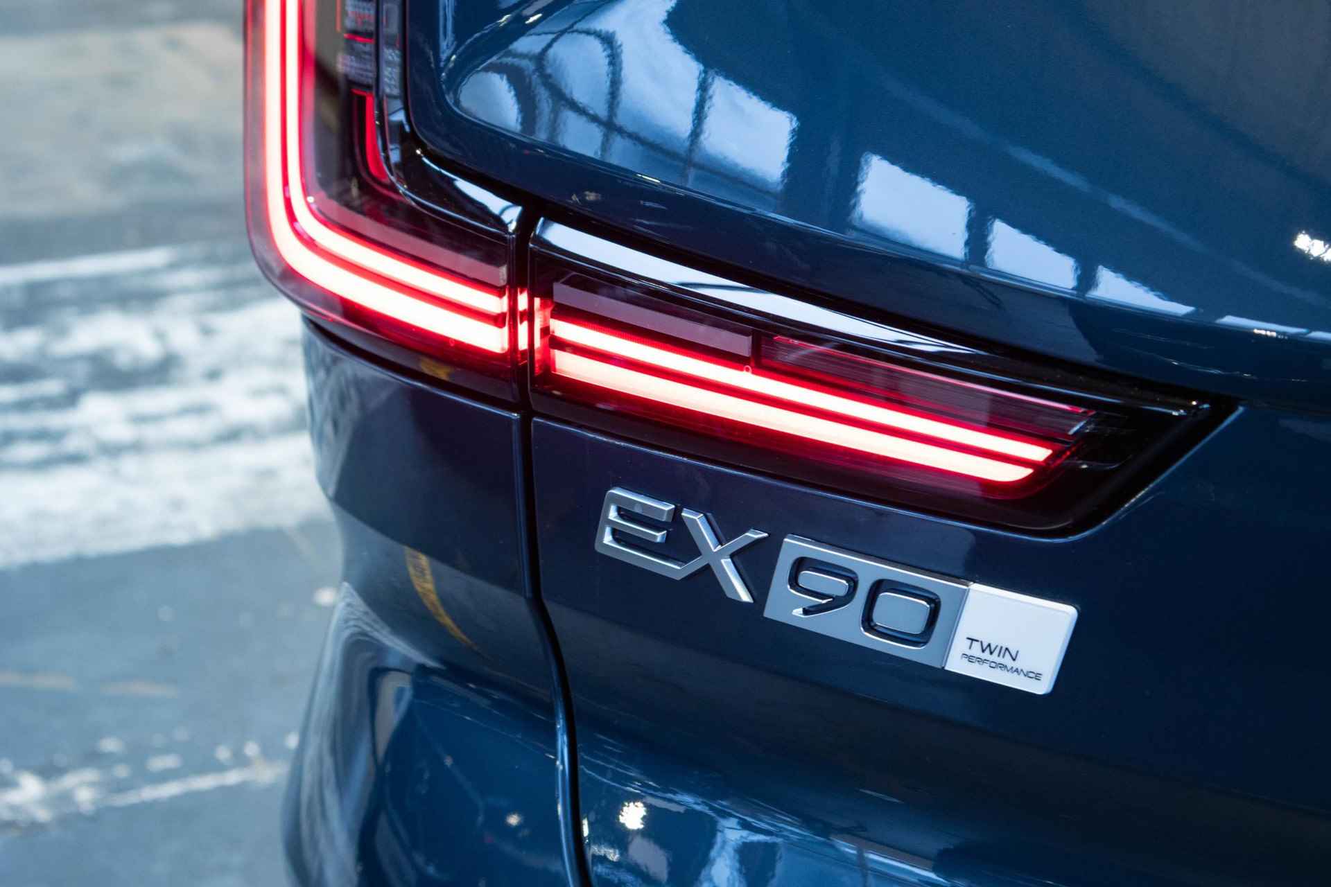 Volvo EX90 Twin Motor Performance Ultra 7p. 111 kWh | Bowers & Wilkins Premium Audio | 22" Lichtmetalen Wielen | Park Pilot Assist | Actieve Luchtvering | Stuurverwarming | - 18/54