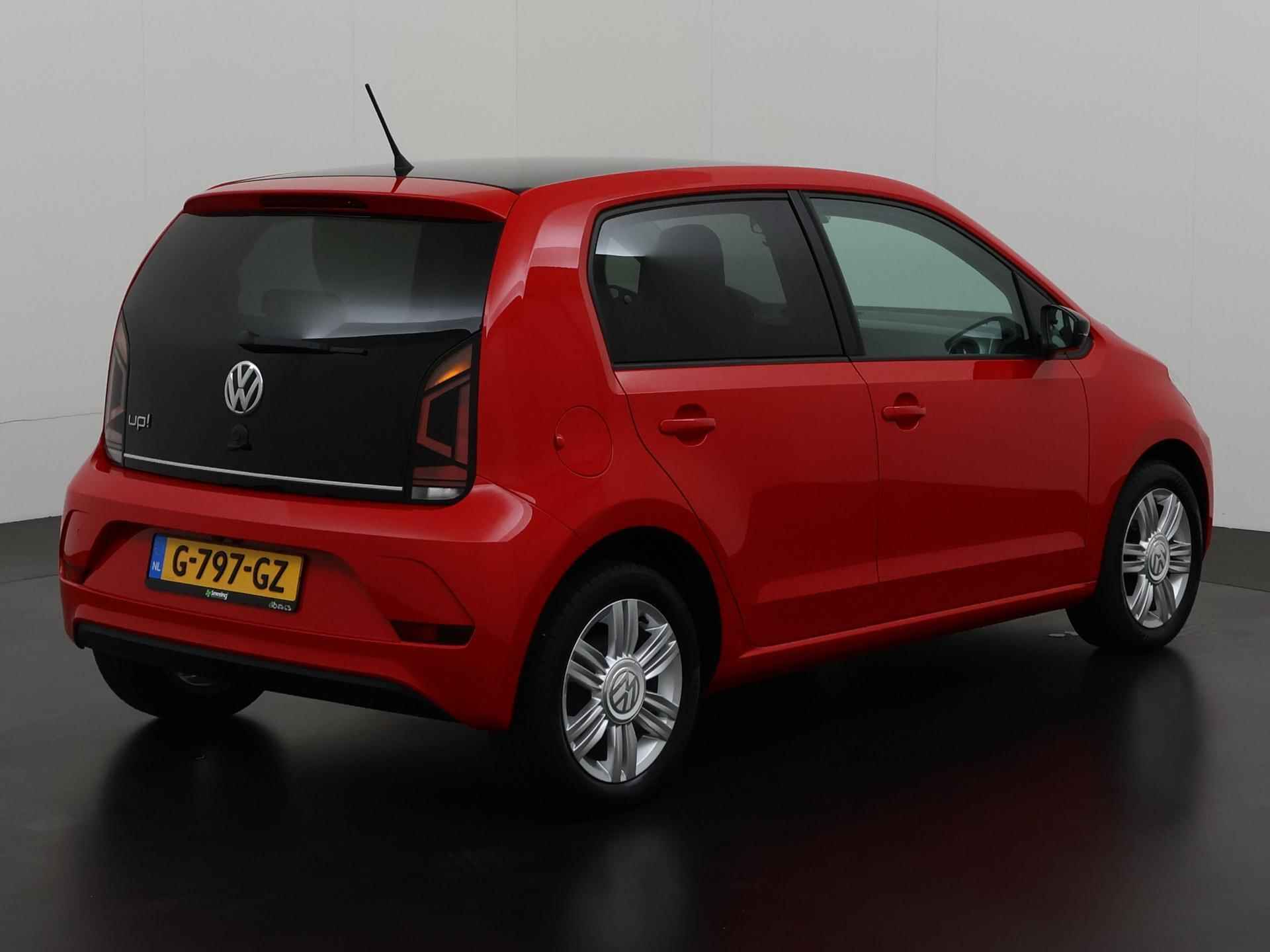 Volkswagen Up! 1.0 BMT high up! | Camera | Stoelverwarming | Lichtmetalen Velgen | Zondag Open! - 4/30