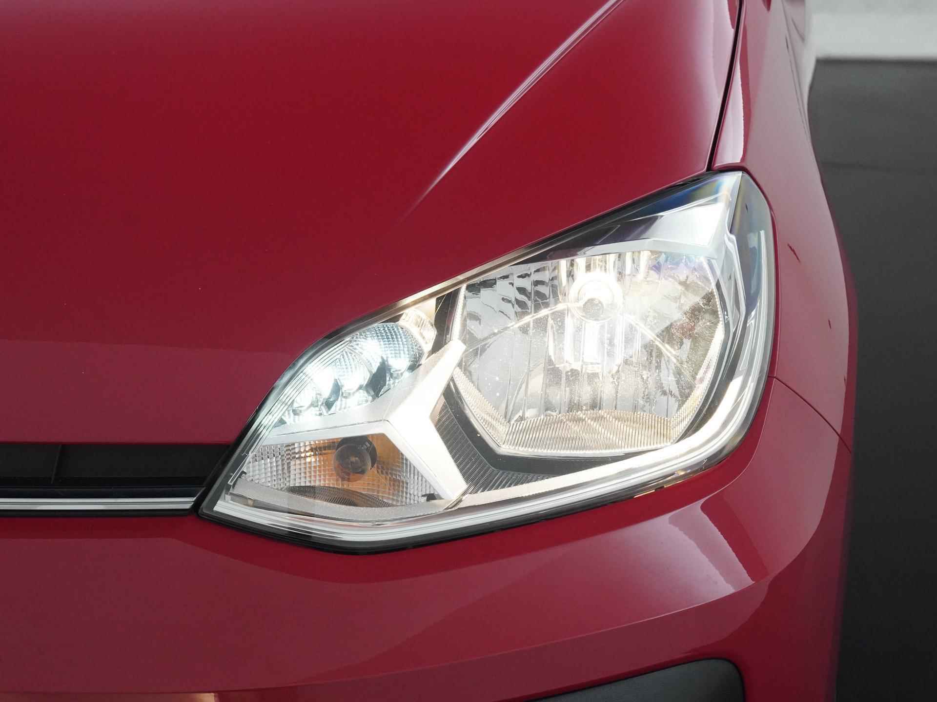 Volkswagen Up! 1.0 BMT high up! | Camera | Stoelverwarming | Lichtmetalen Velgen | Zondag Open! - 16/30