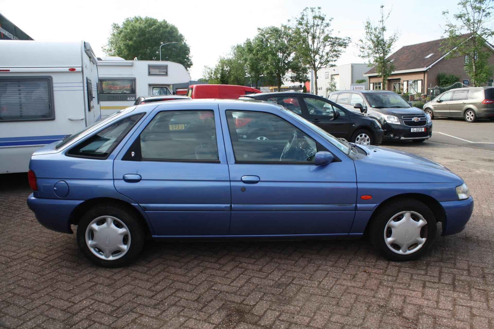 Ford Escort 1.6 Ghia - 3/25