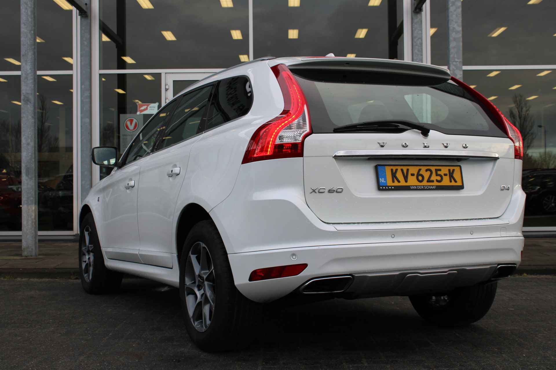 Volvo XC60 2.0 D4 FWD Ocean Race | Pano Dak | Keyless | Leer | Elec stoel | Park Assist Camera | Stoelverwarming - 3/65