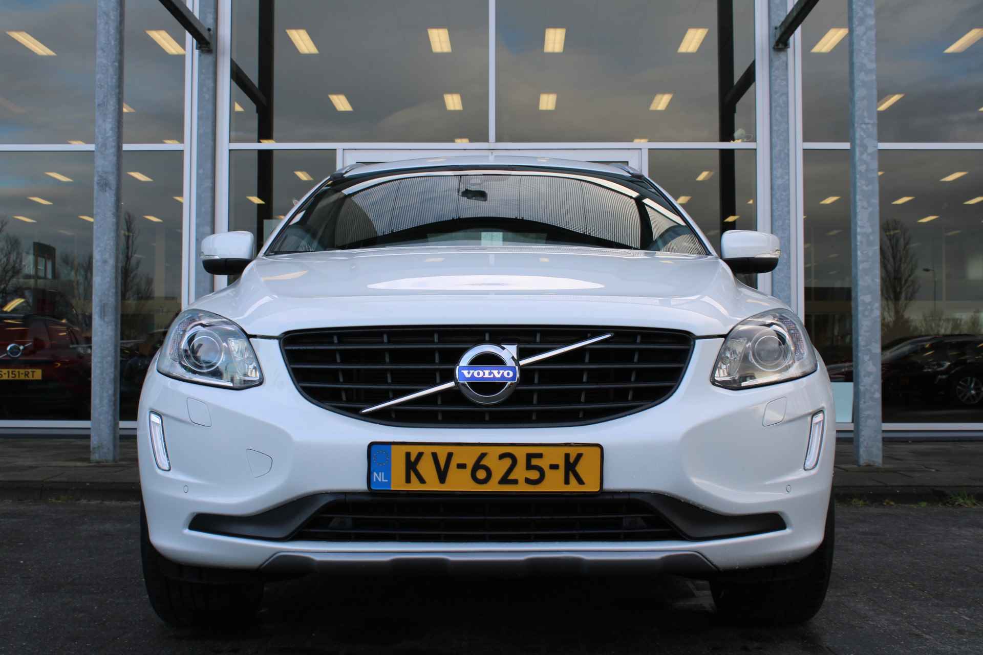 Volvo XC60 2.0 D4 FWD Ocean Race | Pano Dak | Keyless | Leer | Elec stoel | Park Assist Camera | Stoelverwarming - 4/65