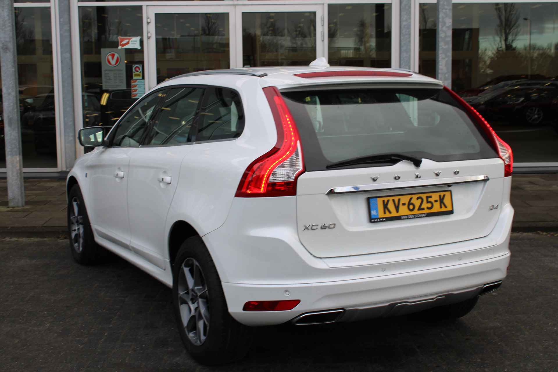 Volvo XC60 2.0 D4 FWD Ocean Race | Pano Dak | Keyless | Leer | Elec stoel | Park Assist Camera | Stoelverwarming - 33/65