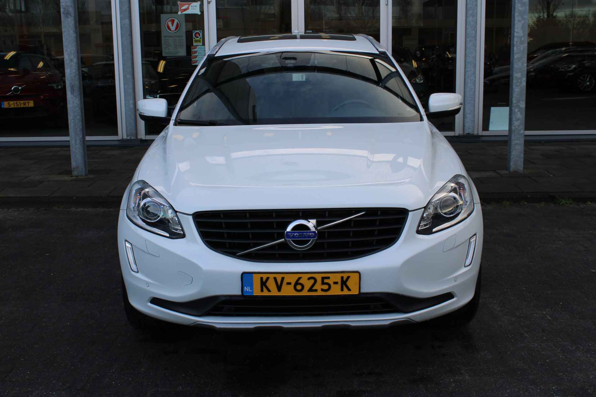 Volvo XC60 2.0 D4 FWD Ocean Race | Pano Dak | Keyless | Leer | Elec stoel | Park Assist Camera | Stoelverwarming - 34/65