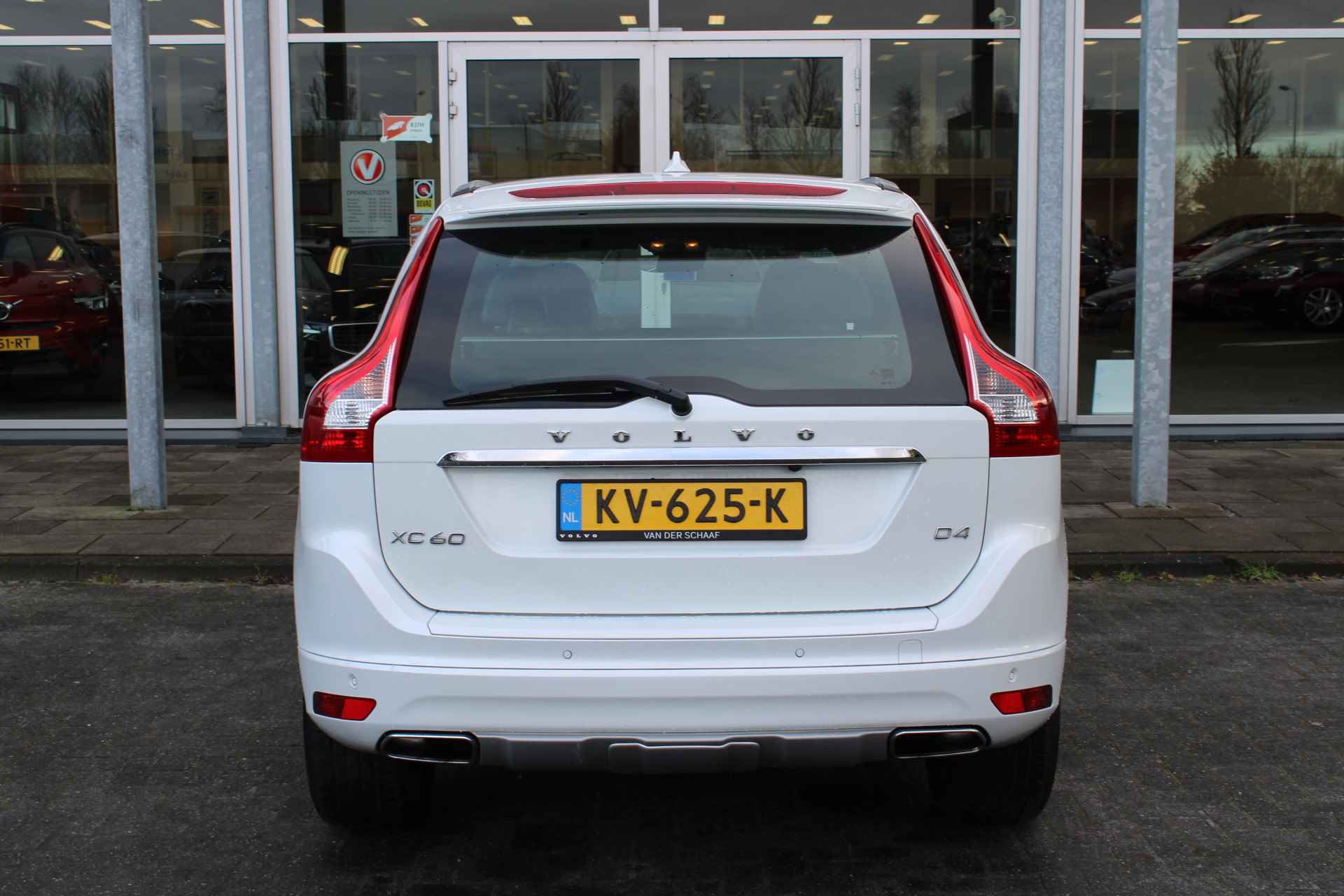 Volvo XC60 2.0 D4 FWD Ocean Race | Pano Dak | Keyless | Leer | Elec stoel | Park Assist Camera | Stoelverwarming - 35/65