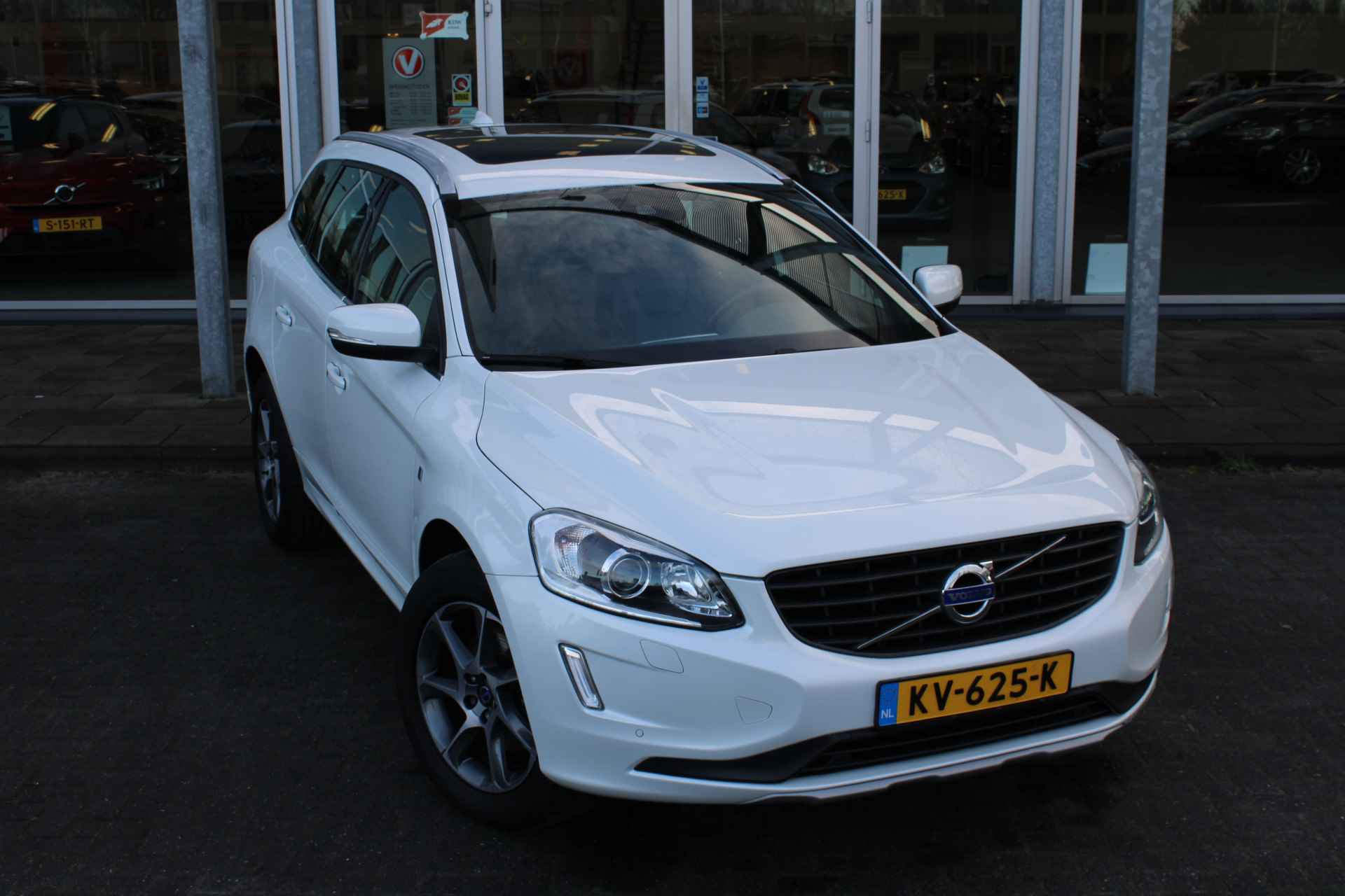 Volvo XC60 2.0 D4 FWD Ocean Race | Pano Dak | Keyless | Leer | Elec stoel | Park Assist Camera | Stoelverwarming - 47/65