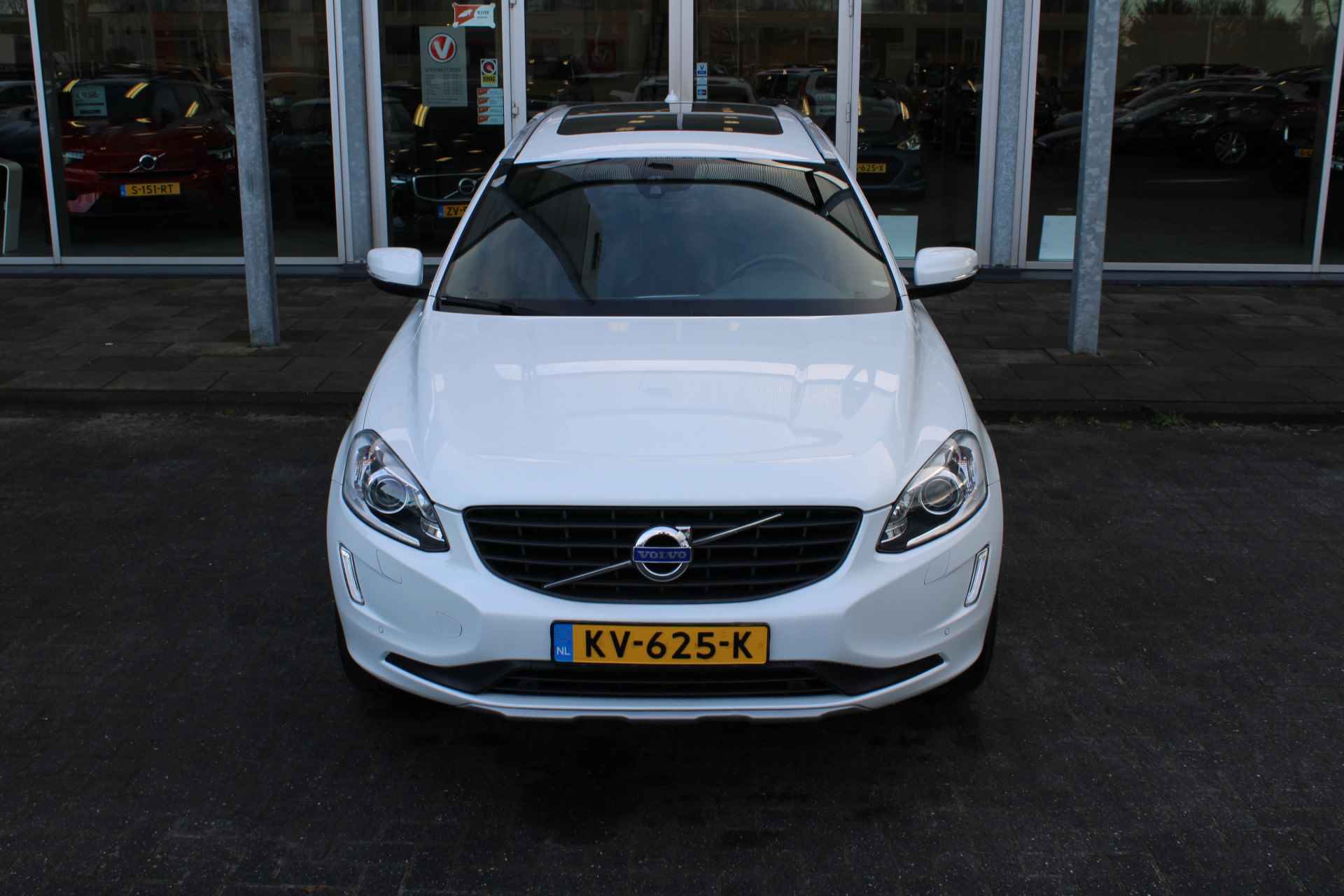 Volvo XC60 2.0 D4 FWD Ocean Race | Pano Dak | Keyless | Leer | Elec stoel | Park Assist Camera | Stoelverwarming - 48/65