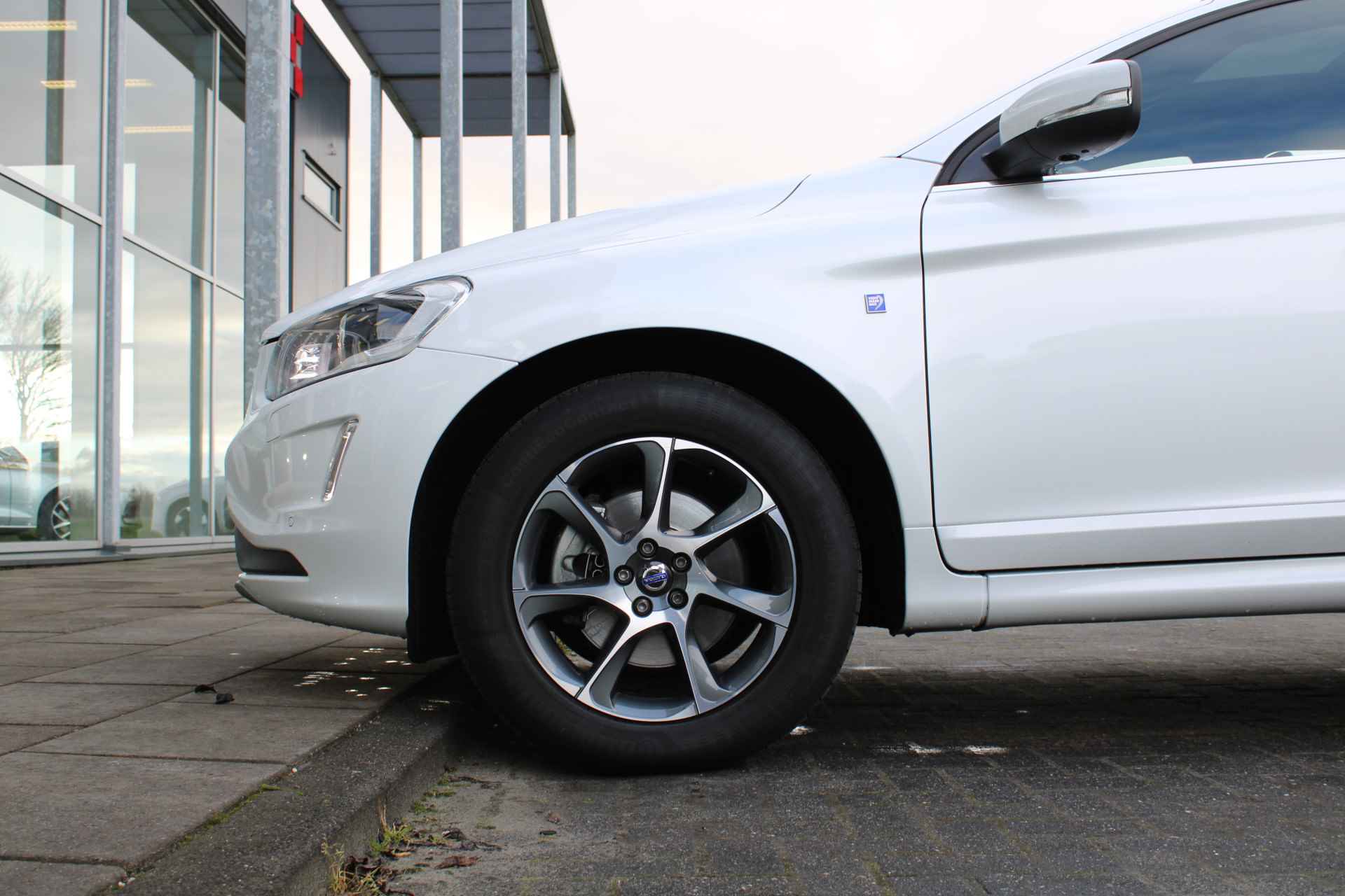 Volvo XC60 2.0 D4 FWD Ocean Race | Pano Dak | Keyless | Leer | Elec stoel | Park Assist Camera | Stoelverwarming - 52/65