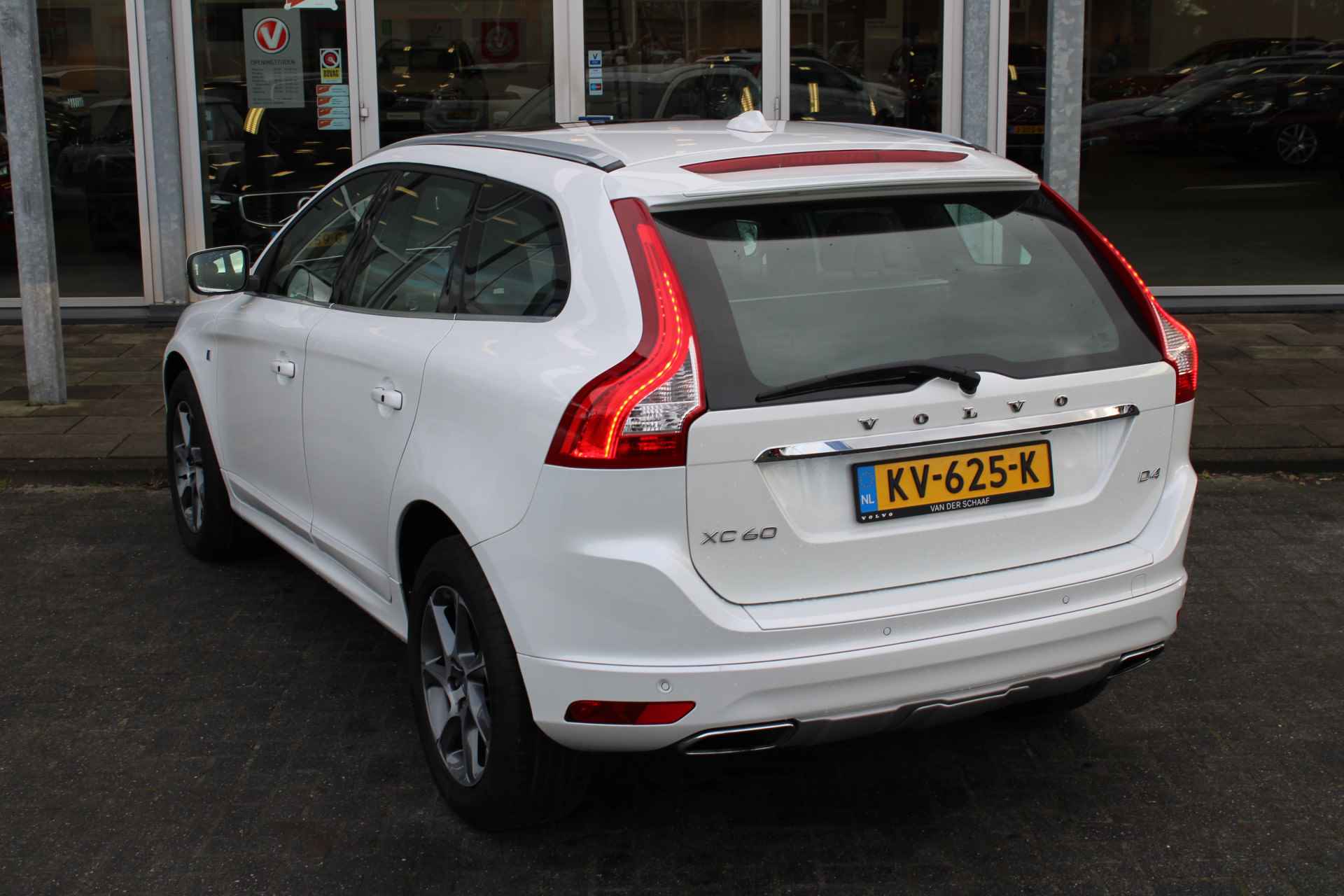 Volvo XC60 2.0 D4 FWD Ocean Race | Pano Dak | Keyless | Leer | Elec stoel | Park Assist Camera | Stoelverwarming - 55/65