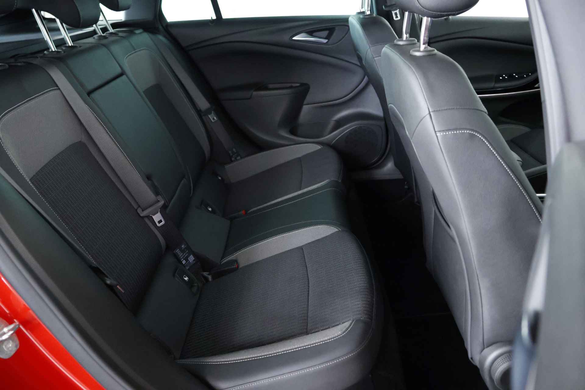 Opel Astra Sports Tourer 1.2 Elegance / Navi / LED / CarPlay / Cam / Clima - 8/25