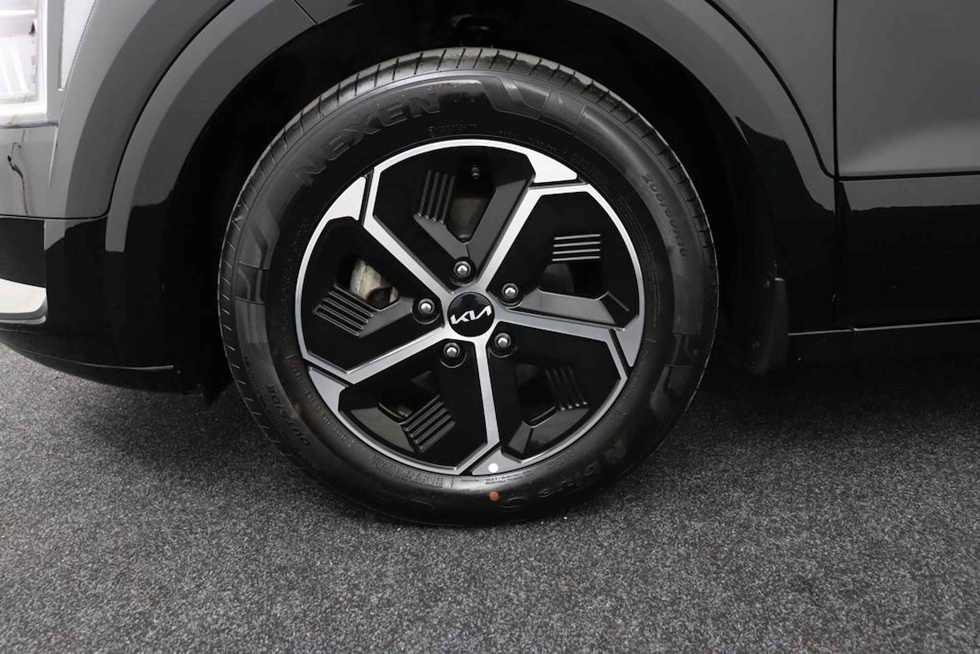 Kia Niro 1.6 GDi PHEV Edition - LED koplampen - Stoel en stuurwiel verwarming - Navigatie - Cruise Control Adaptief - Apple CarPlay / Android Auto -  Achteruitrijcamera - Fabrieksgarantie tot 12-2029 - 16/44
