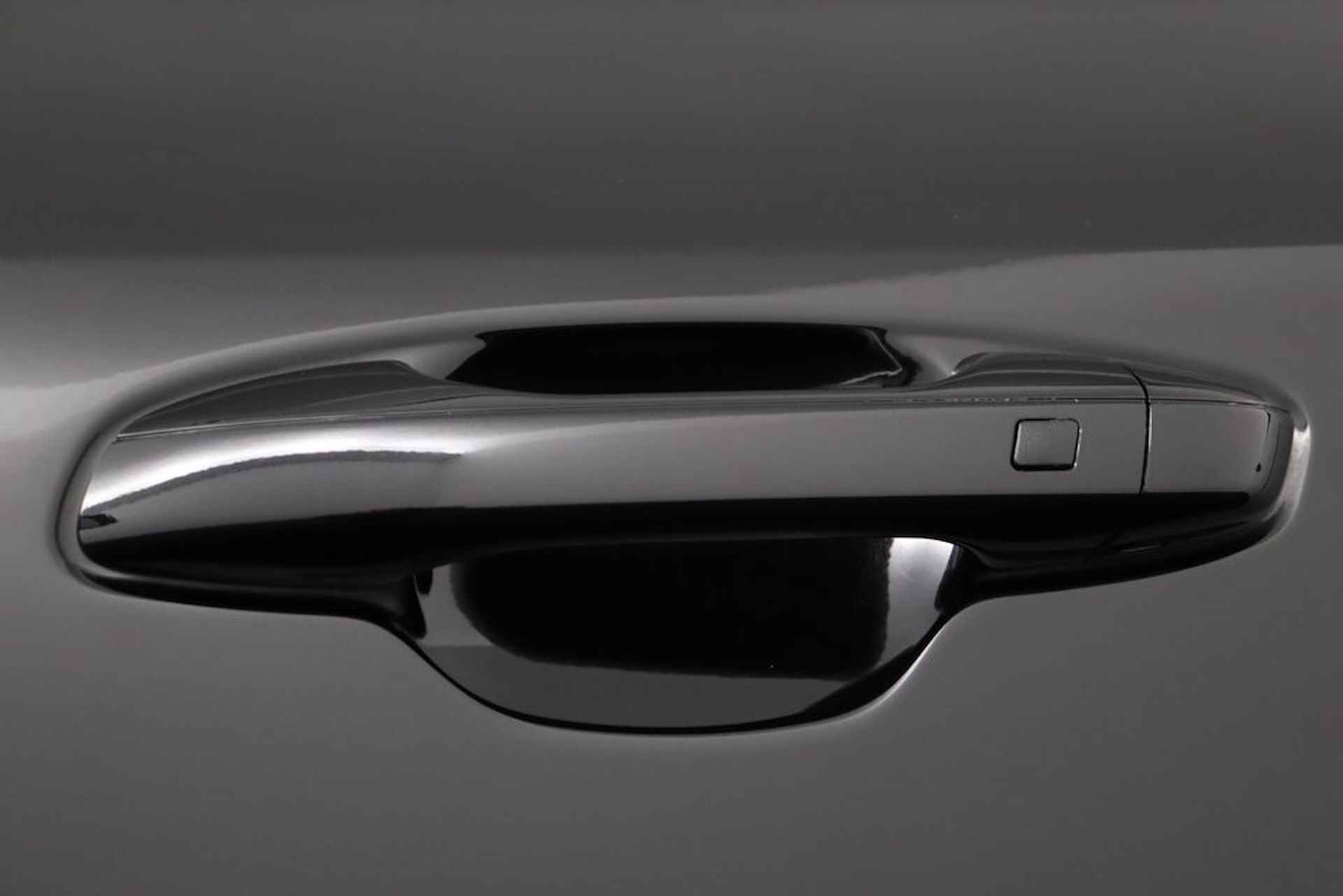 Kia Niro 1.6 GDi PHEV Edition - LED koplampen - Stoel en stuurwiel verwarming - Navigatie - Cruise Control Adaptief - Apple CarPlay / Android Auto -  Achteruitrijcamera - Fabrieksgarantie tot 12-2029 - 17/44