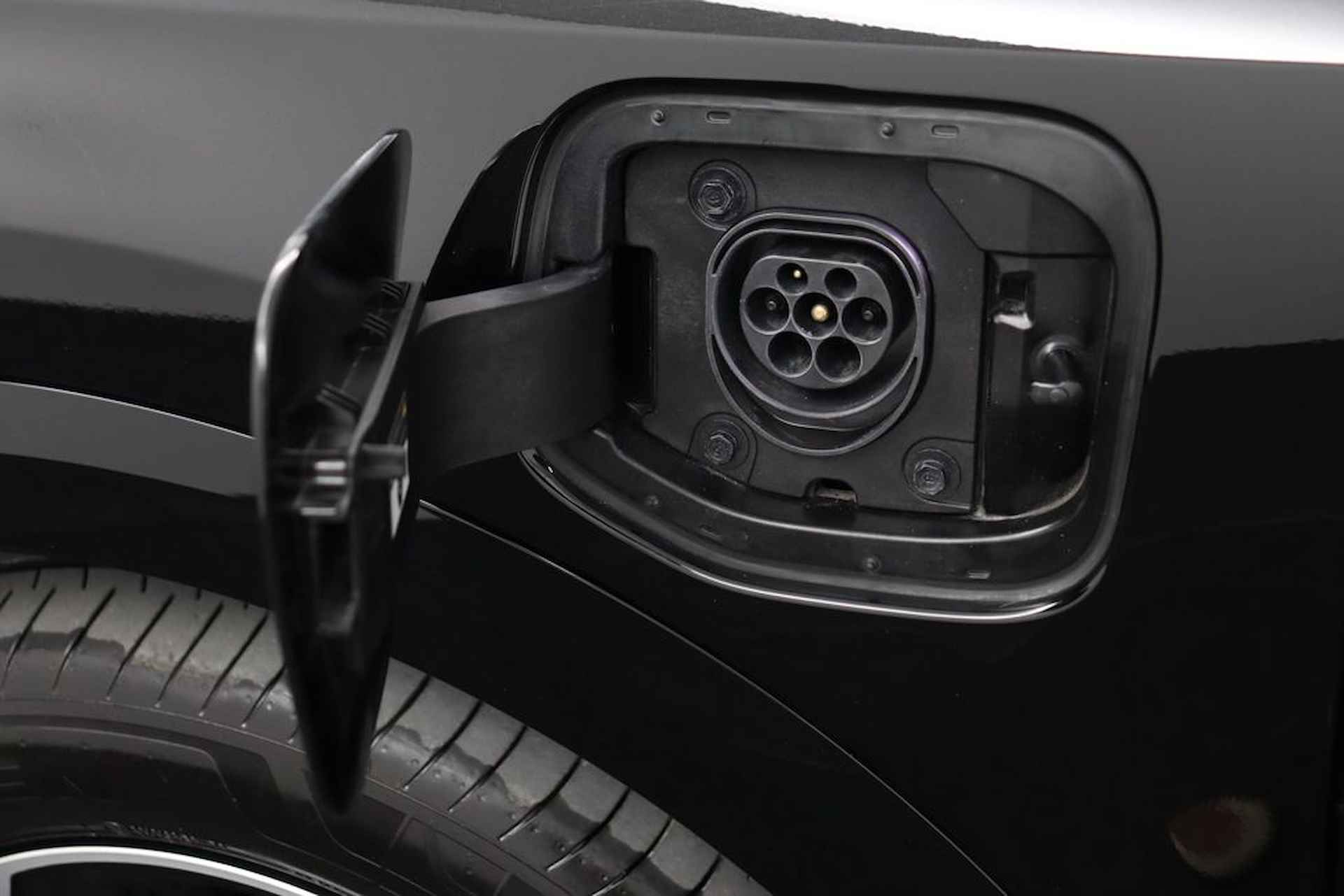 Kia Niro 1.6 GDi PHEV Edition - LED koplampen - Stoel en stuurwiel verwarming - Navigatie - Cruise Control Adaptief - Apple CarPlay / Android Auto -  Achteruitrijcamera - Fabrieksgarantie tot 12-2029 - 19/44