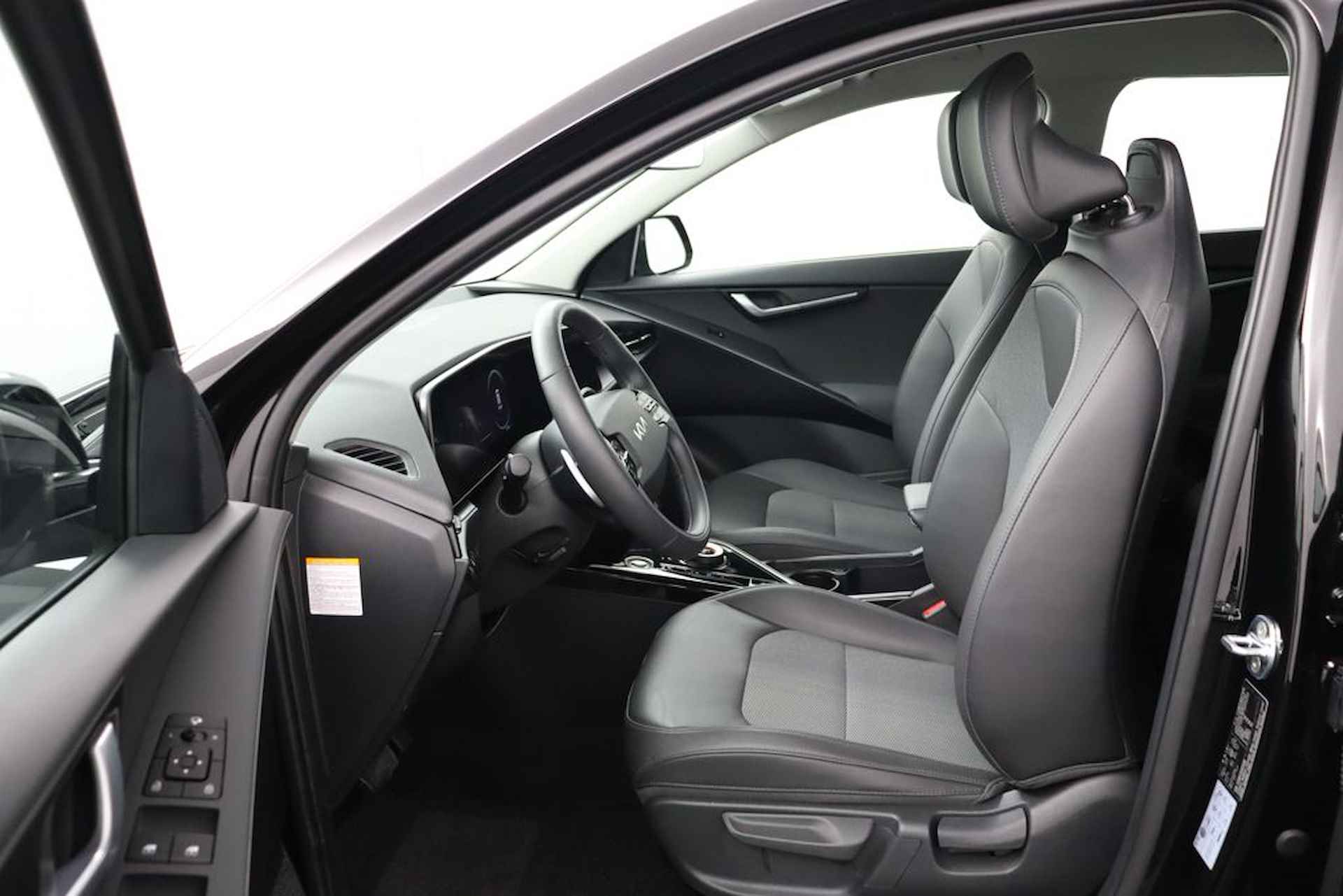 Kia Niro 1.6 GDi PHEV Edition - LED koplampen - Stoel en stuurwiel verwarming - Navigatie - Cruise Control Adaptief - Apple CarPlay / Android Auto -  Achteruitrijcamera - Fabrieksgarantie tot 12-2029 - 20/44