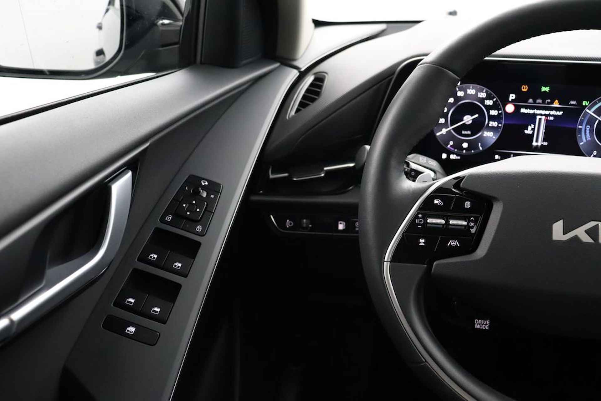 Kia Niro 1.6 GDi PHEV Edition - LED koplampen - Stoel en stuurwiel verwarming - Navigatie - Cruise Control Adaptief - Apple CarPlay / Android Auto -  Achteruitrijcamera - Fabrieksgarantie tot 12-2029 - 26/44