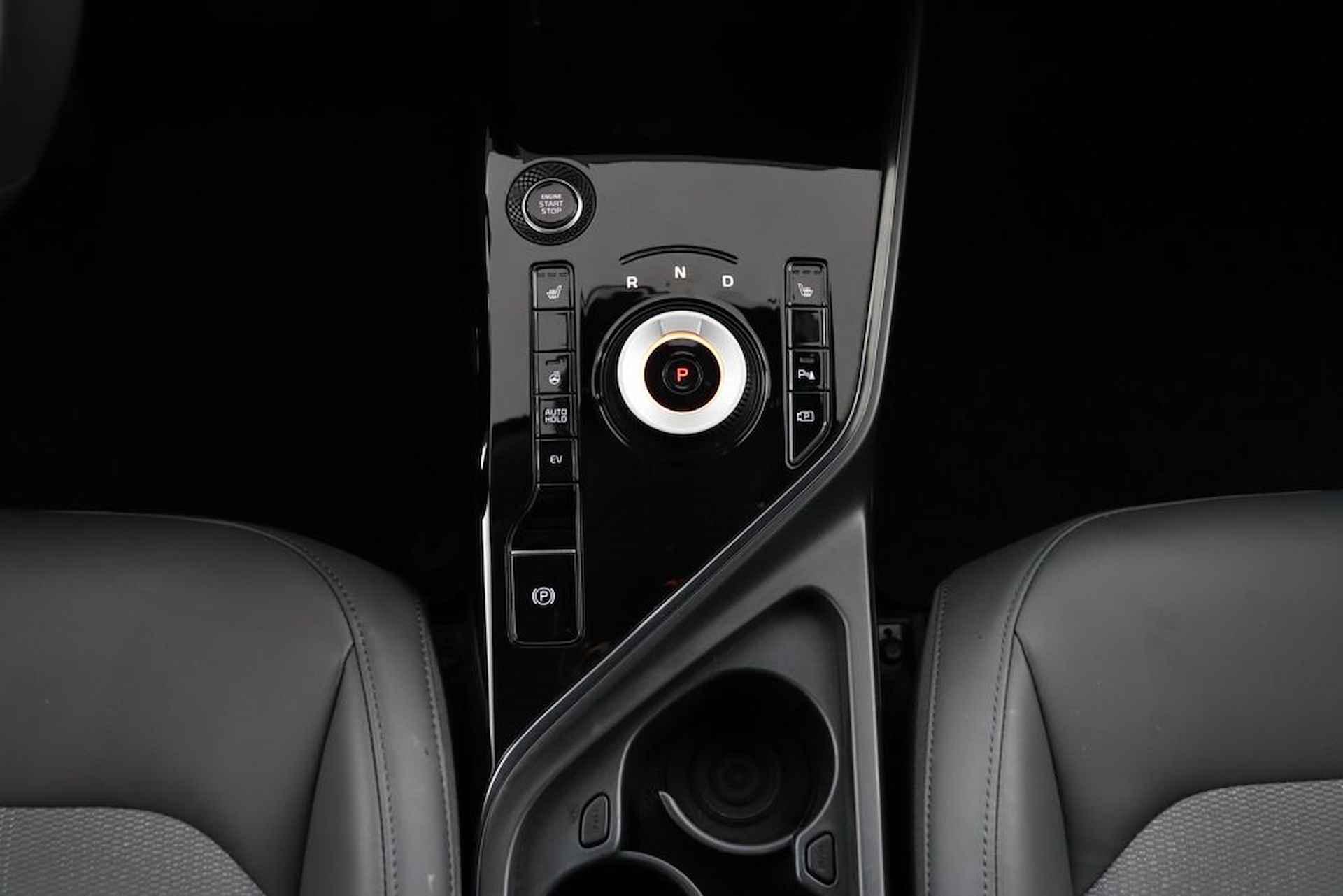 Kia Niro 1.6 GDi PHEV Edition - LED koplampen - Stoel en stuurwiel verwarming - Navigatie - Cruise Control Adaptief - Apple CarPlay / Android Auto -  Achteruitrijcamera - Fabrieksgarantie tot 12-2029 - 30/44