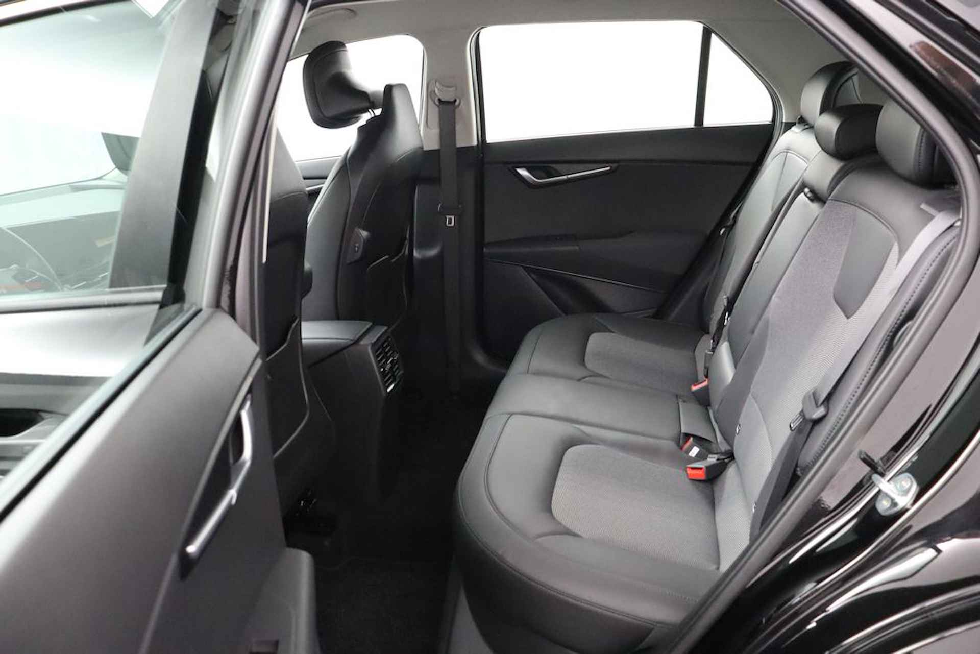 Kia Niro 1.6 GDi PHEV Edition - LED koplampen - Stoel en stuurwiel verwarming - Navigatie - Cruise Control Adaptief - Apple CarPlay / Android Auto -  Achteruitrijcamera - Fabrieksgarantie tot 12-2029 - 31/44