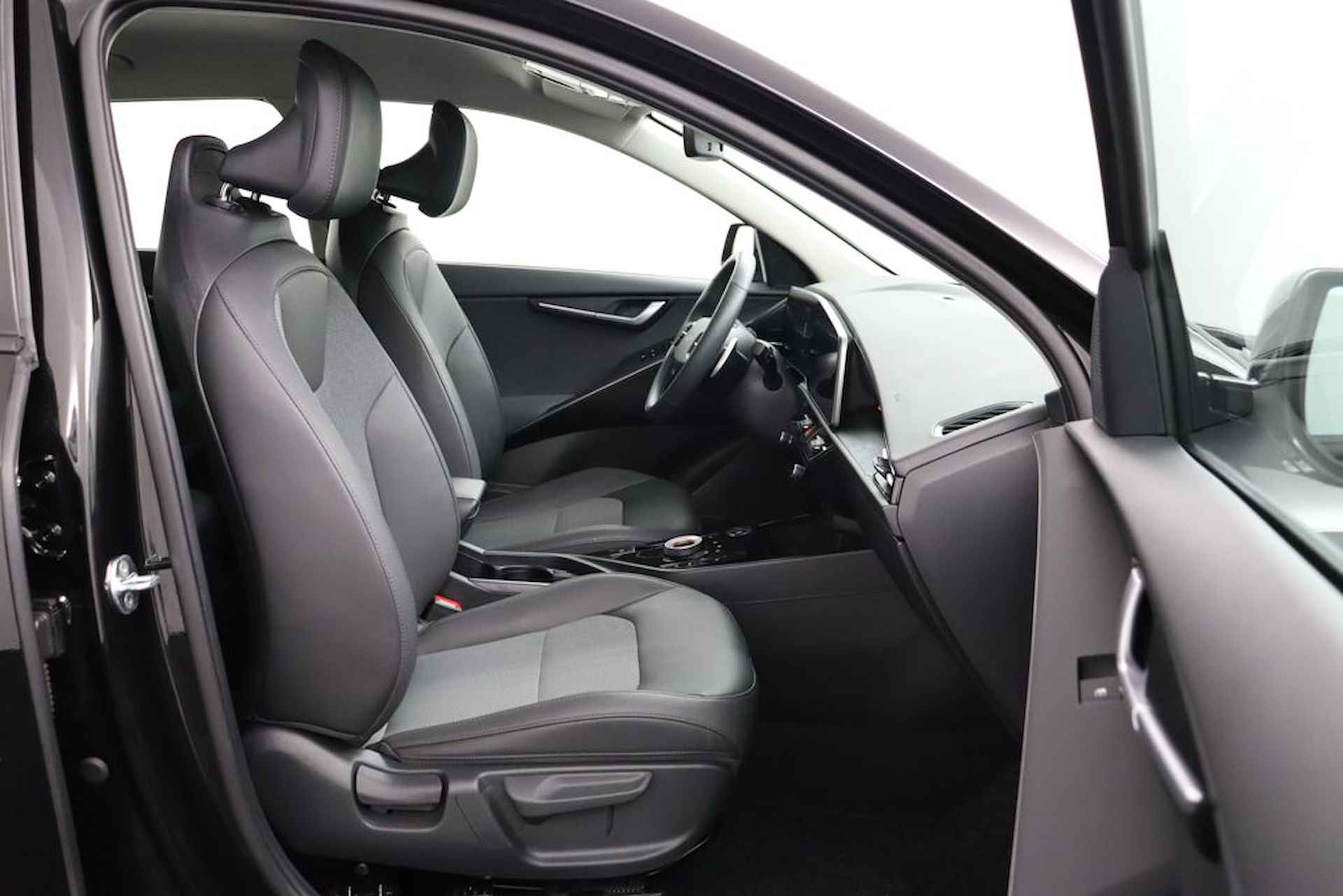 Kia Niro 1.6 GDi PHEV Edition - LED koplampen - Stoel en stuurwiel verwarming - Navigatie - Cruise Control Adaptief - Apple CarPlay / Android Auto -  Achteruitrijcamera - Fabrieksgarantie tot 12-2029 - 33/44